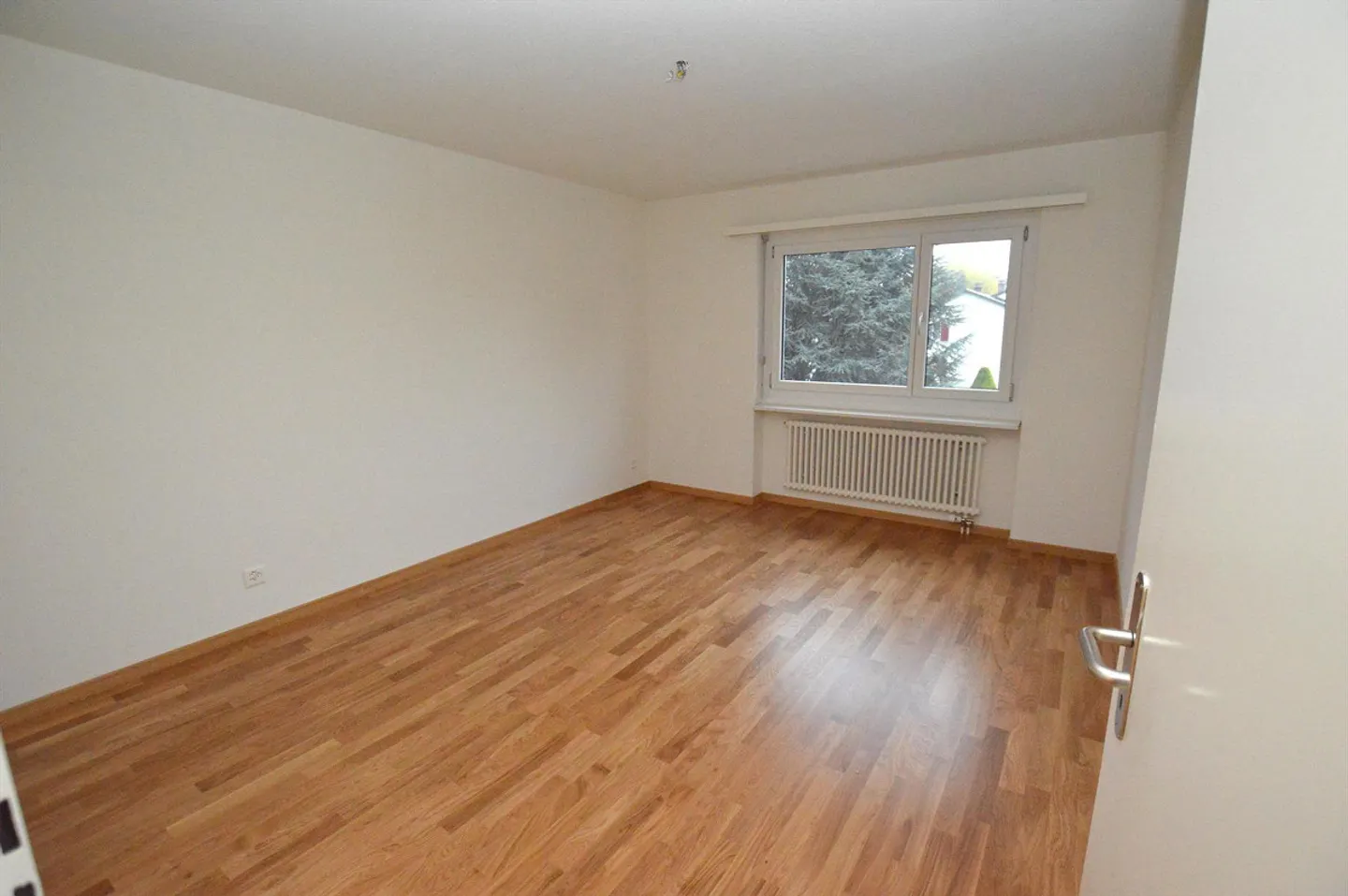 Moderne 2.5-Zimmerwohnung - Foto 6 von 8