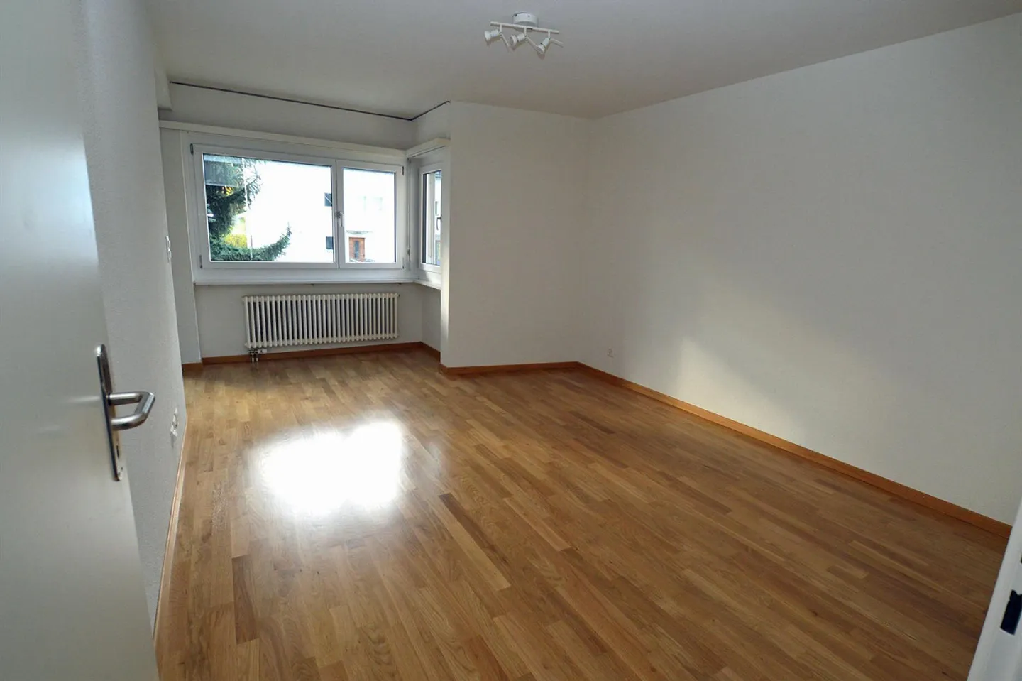 Moderne 2.5-Zimmerwohnung - Foto 7 von 8
