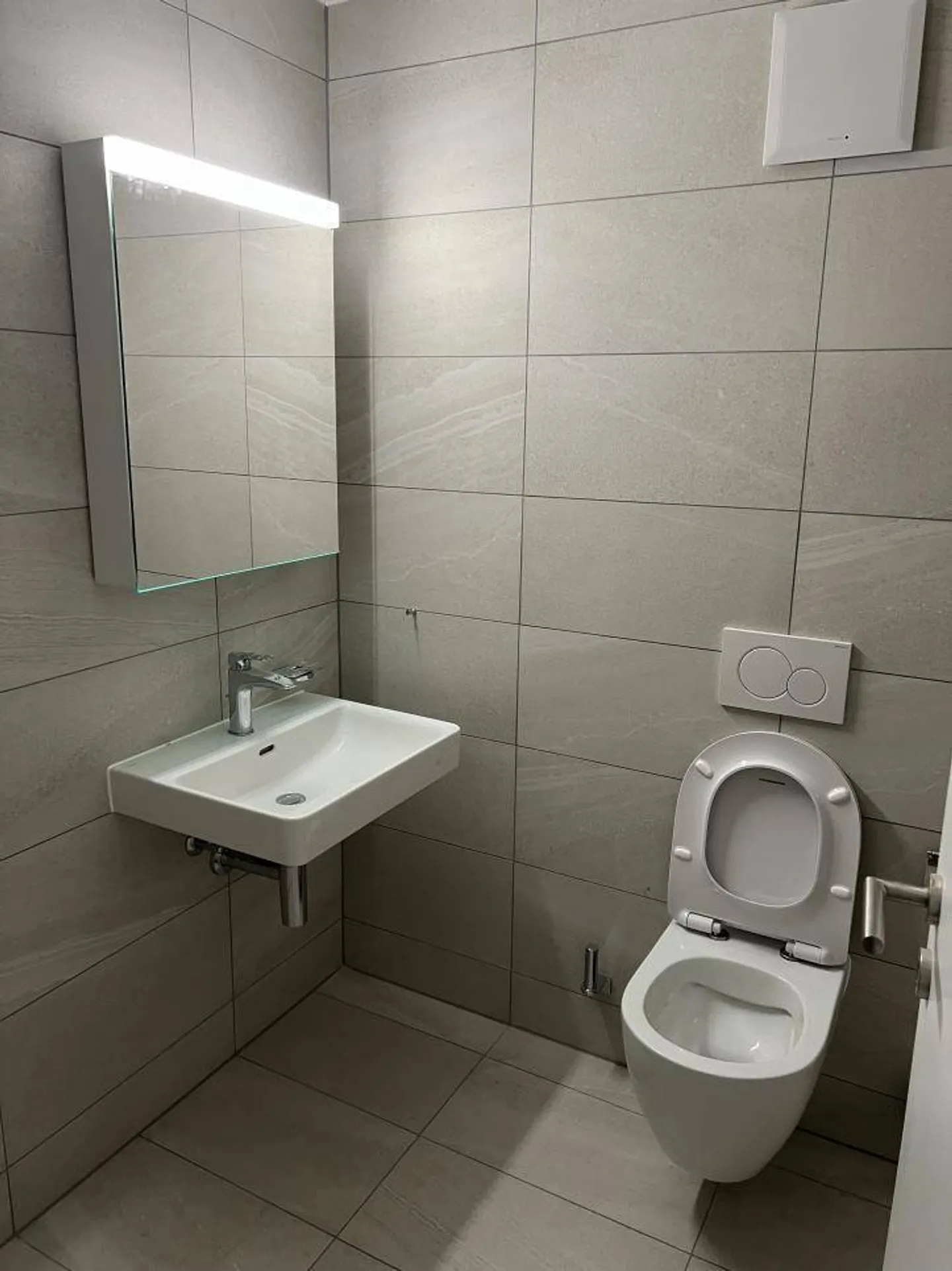 Magnifique appartement neuf de 4½ au rez supérieur avec balcon et vue dégagée - Photo 6 sur 12