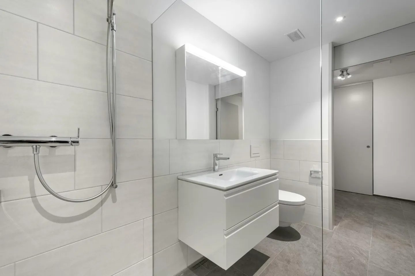 Vivere moderno nel verde - Appartamento di 2,5 stanze a Wetzikon - Foto 8 di 13