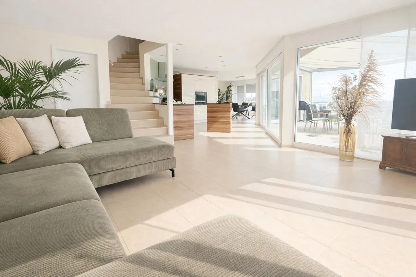 Exklusives 6.5-Zimmer-Haus mit Aussicht - Foto 3 von 16