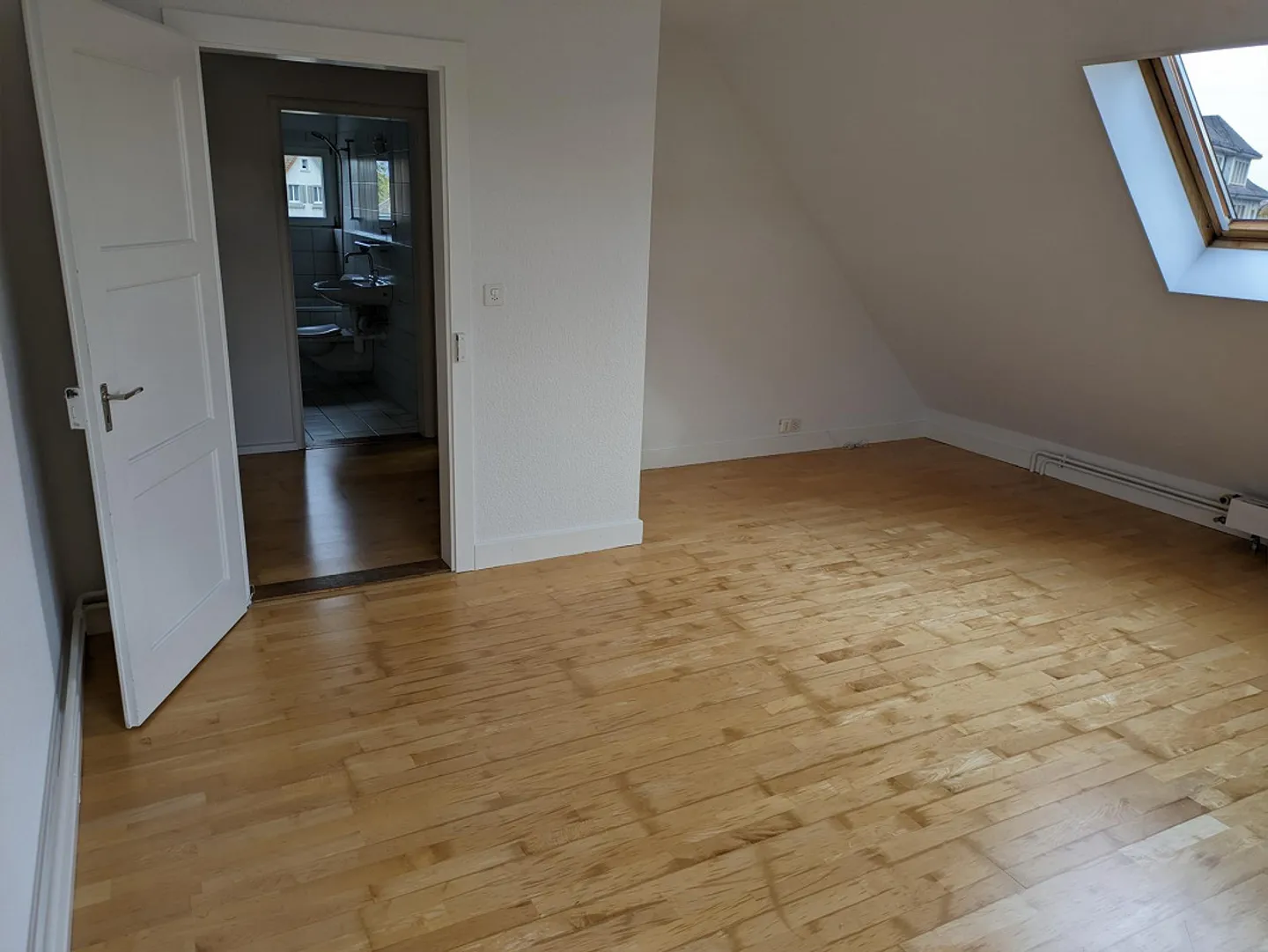 Très joli et confortable appartement sous les combles de 3,5 pièces dans un ancien bâtiment - Photo 6 sur 17