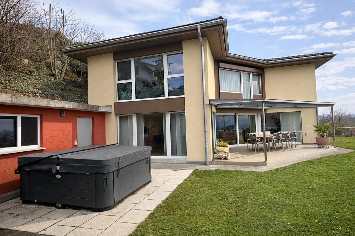 Exklusives 6.5-Zimmer-Haus mit Aussicht - Foto 5 von 16