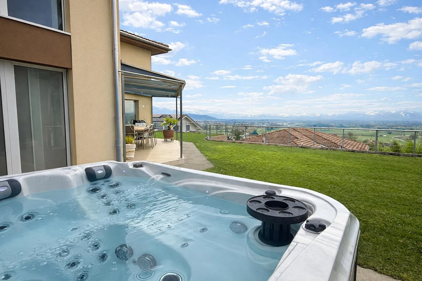 Exklusives 6.5-Zimmer-Haus mit Aussicht - Foto 8 von 16