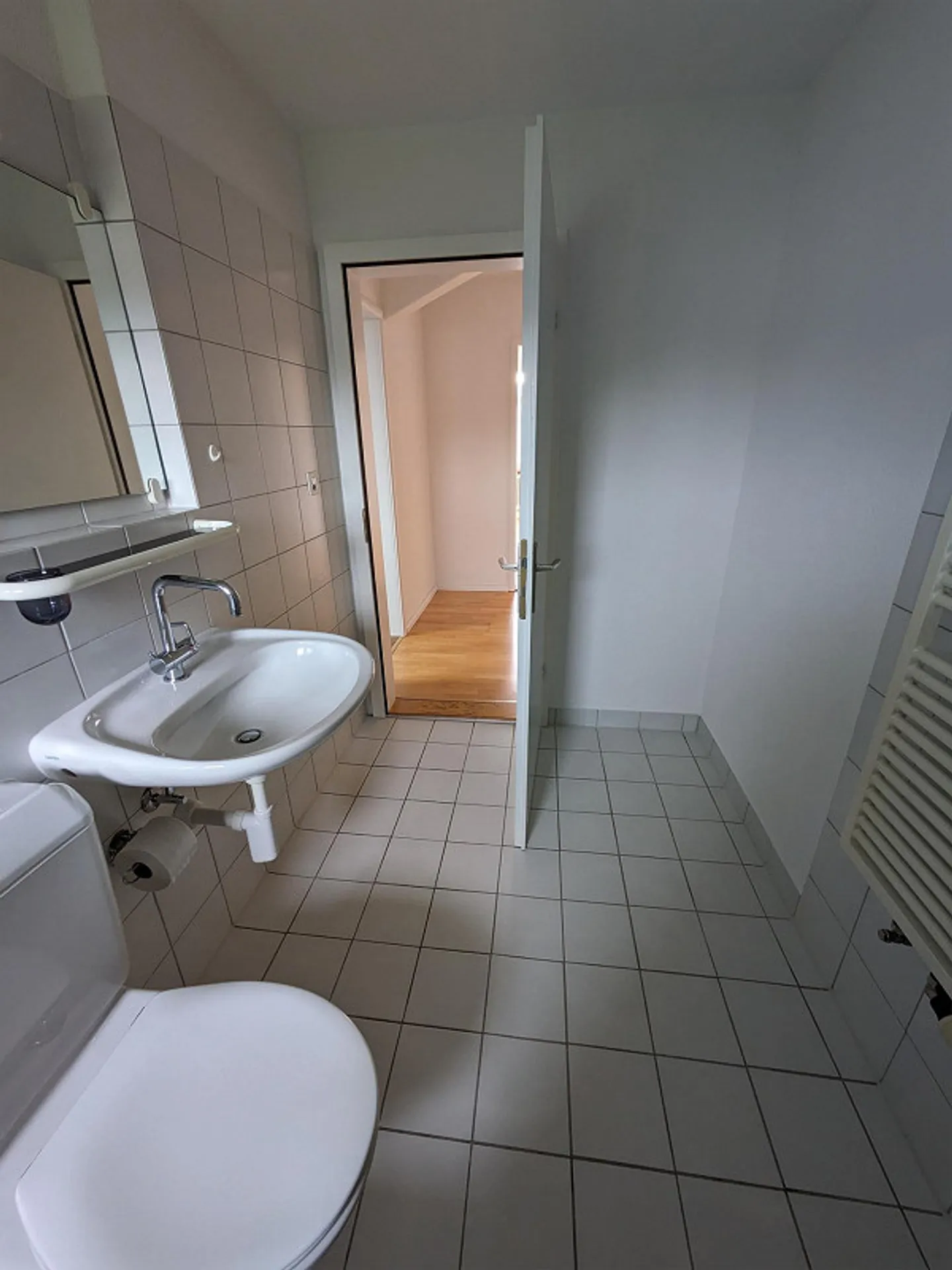 Très joli et confortable appartement sous les combles de 3,5 pièces dans un ancien bâtiment - Photo 11 sur 17