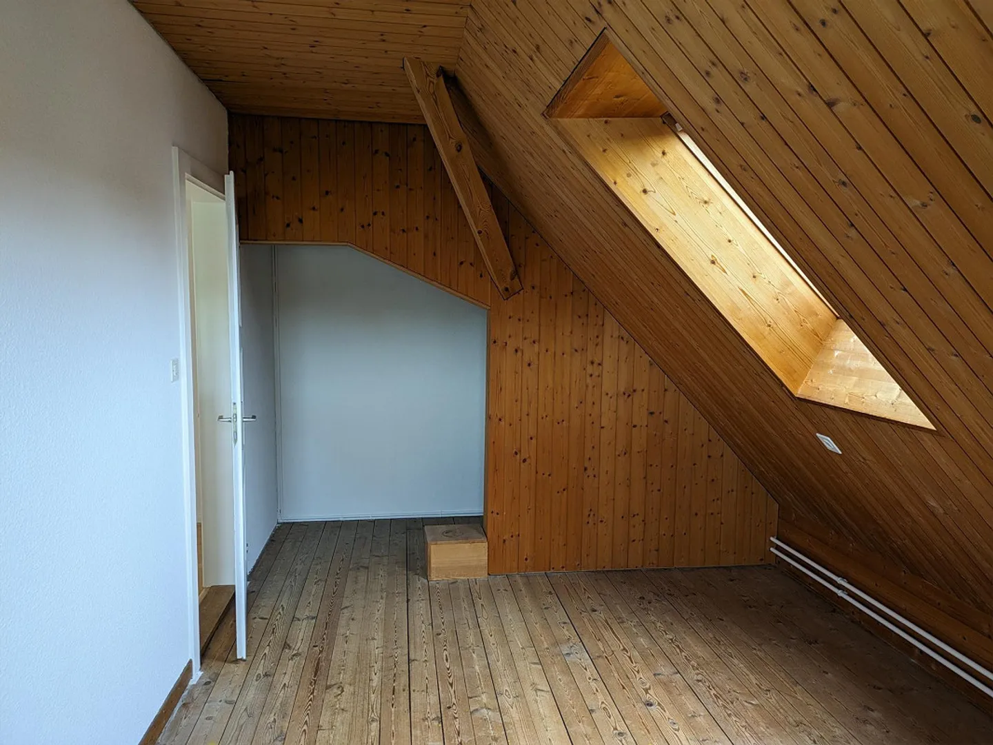 Très joli et confortable appartement sous les combles de 3,5 pièces dans un ancien bâtiment - Photo 13 sur 17