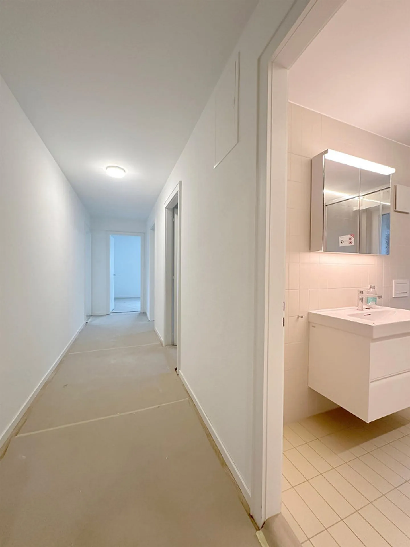 In the heart of Wollishofen - freshly renovated! - Photo 3 of 5