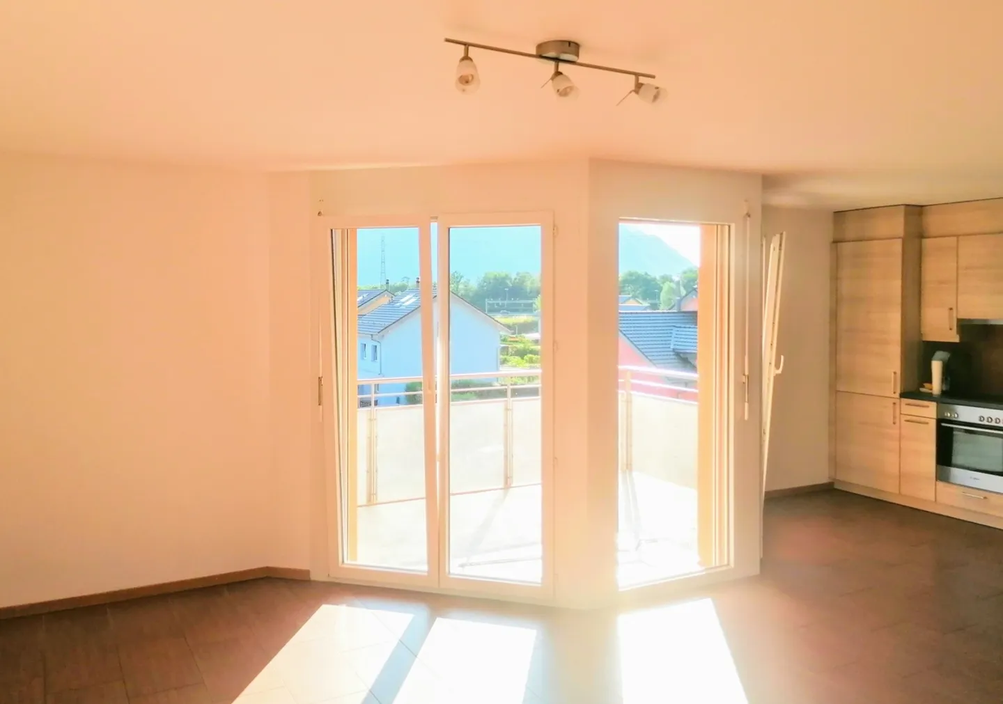 Wunderschöne 3,5-Zimmer-Duplexwohnung mit Panoramablick in Roche (VD) - Foto 2 von 13