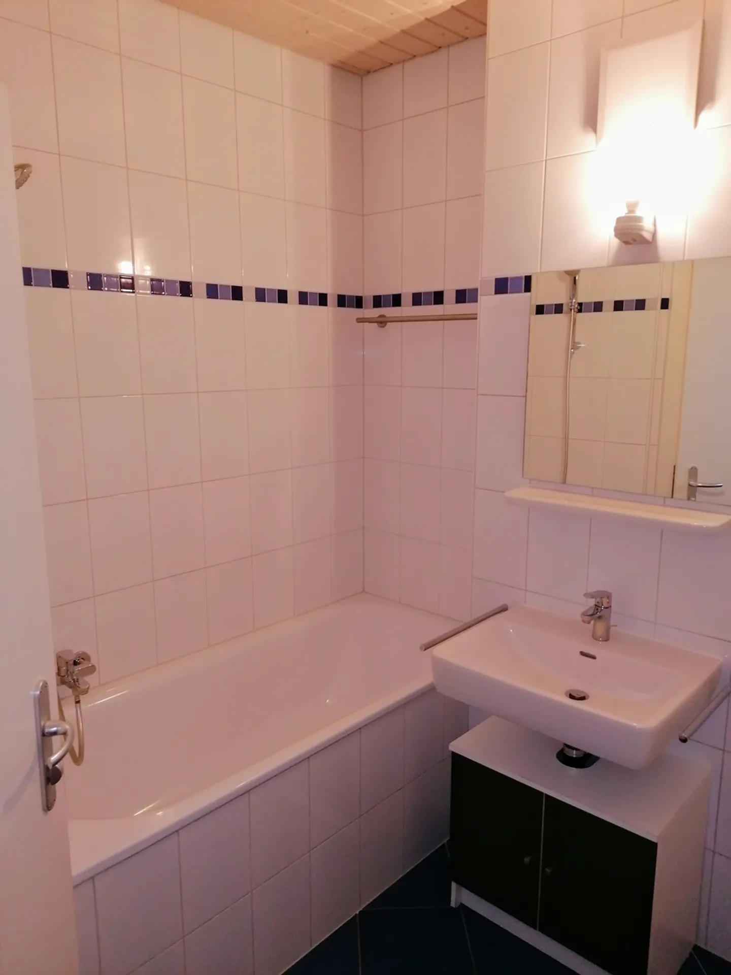 Wunderschöne 3,5-Zimmer-Duplexwohnung mit Panoramablick in Roche (VD) - Foto 9 von 13