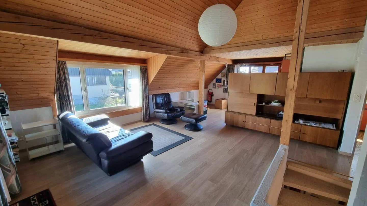 Family Oasis with Large Garden - Photo 5 of 12