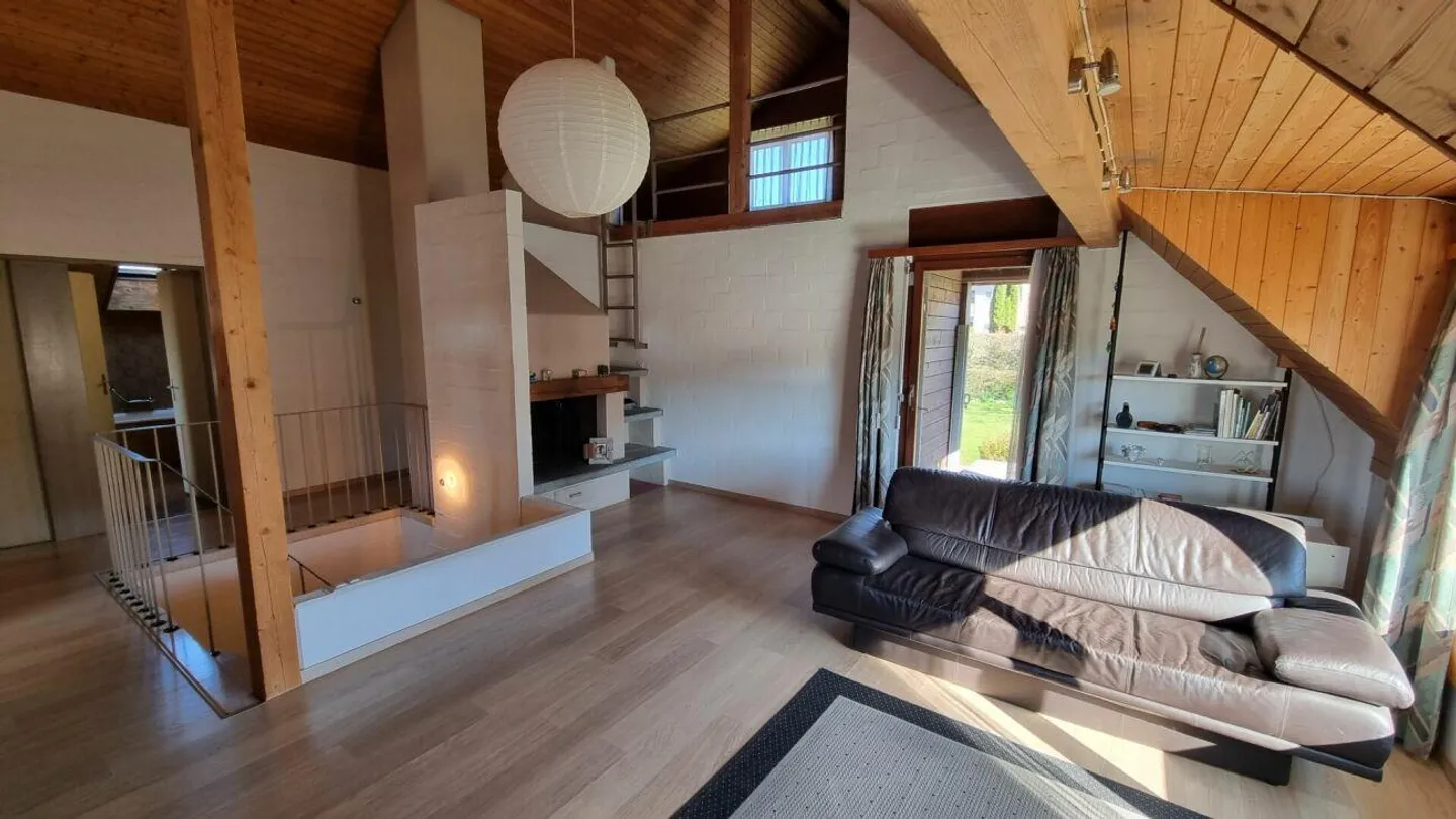 Family Oasis with Large Garden - Photo 6 of 12