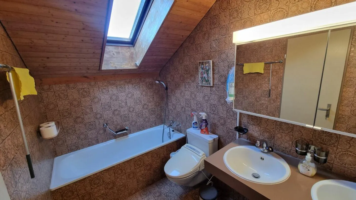 Family Oasis with Large Garden - Photo 8 of 12