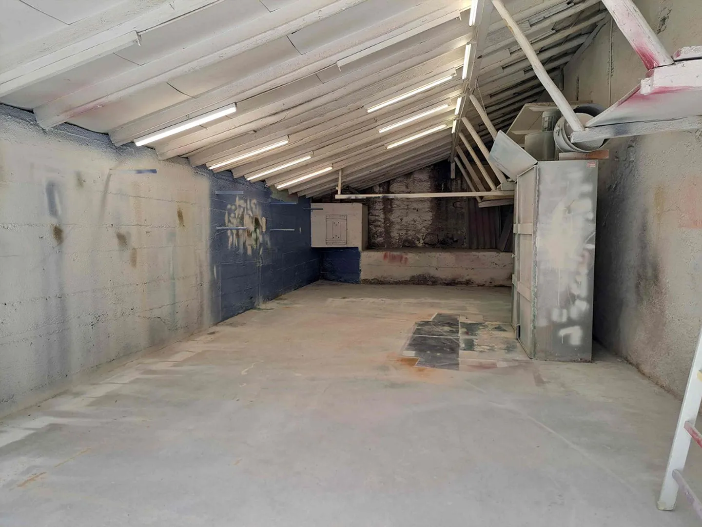 Workshop, studio and storage spaces - Photo 3 of 9