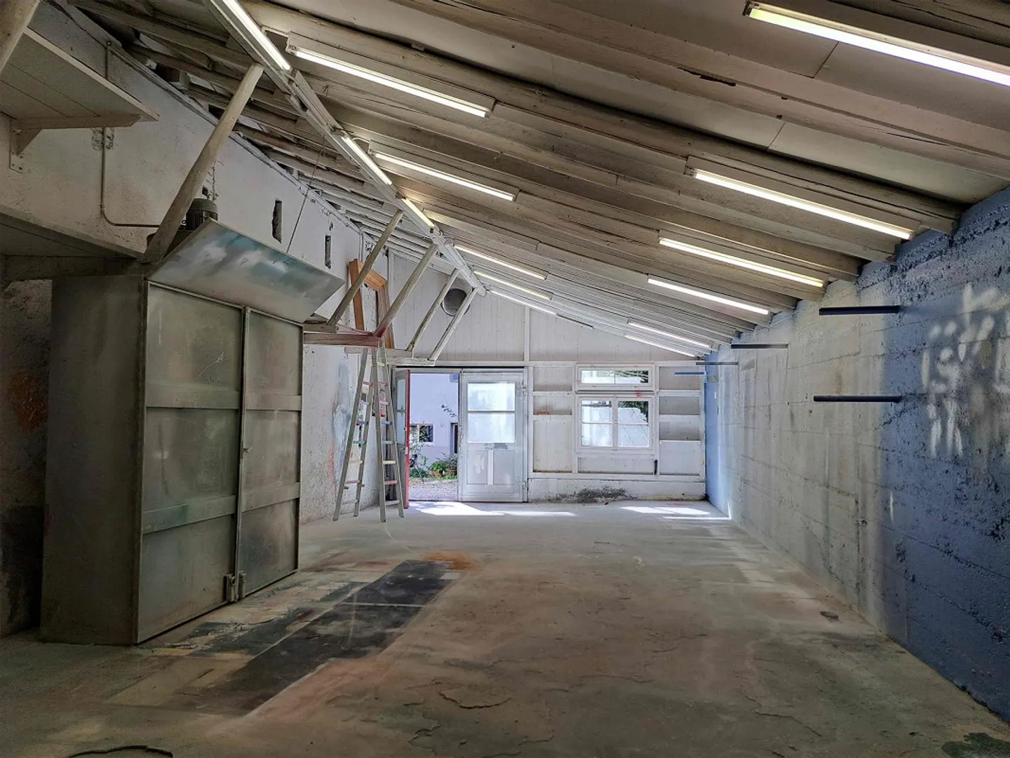 Workshop, studio and storage spaces - Photo 4 of 9