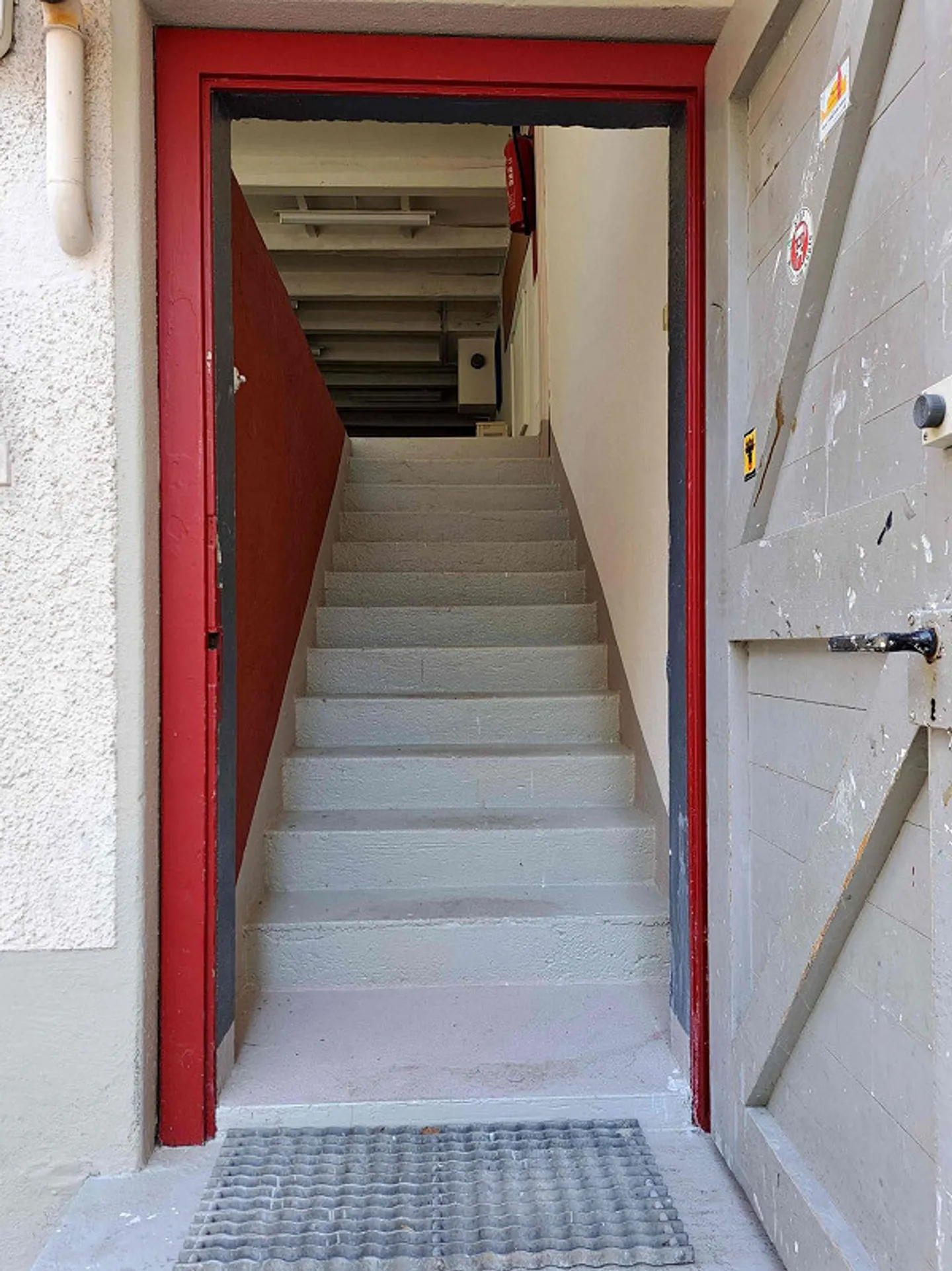 Workshop, studio and storage spaces - Photo 6 of 9