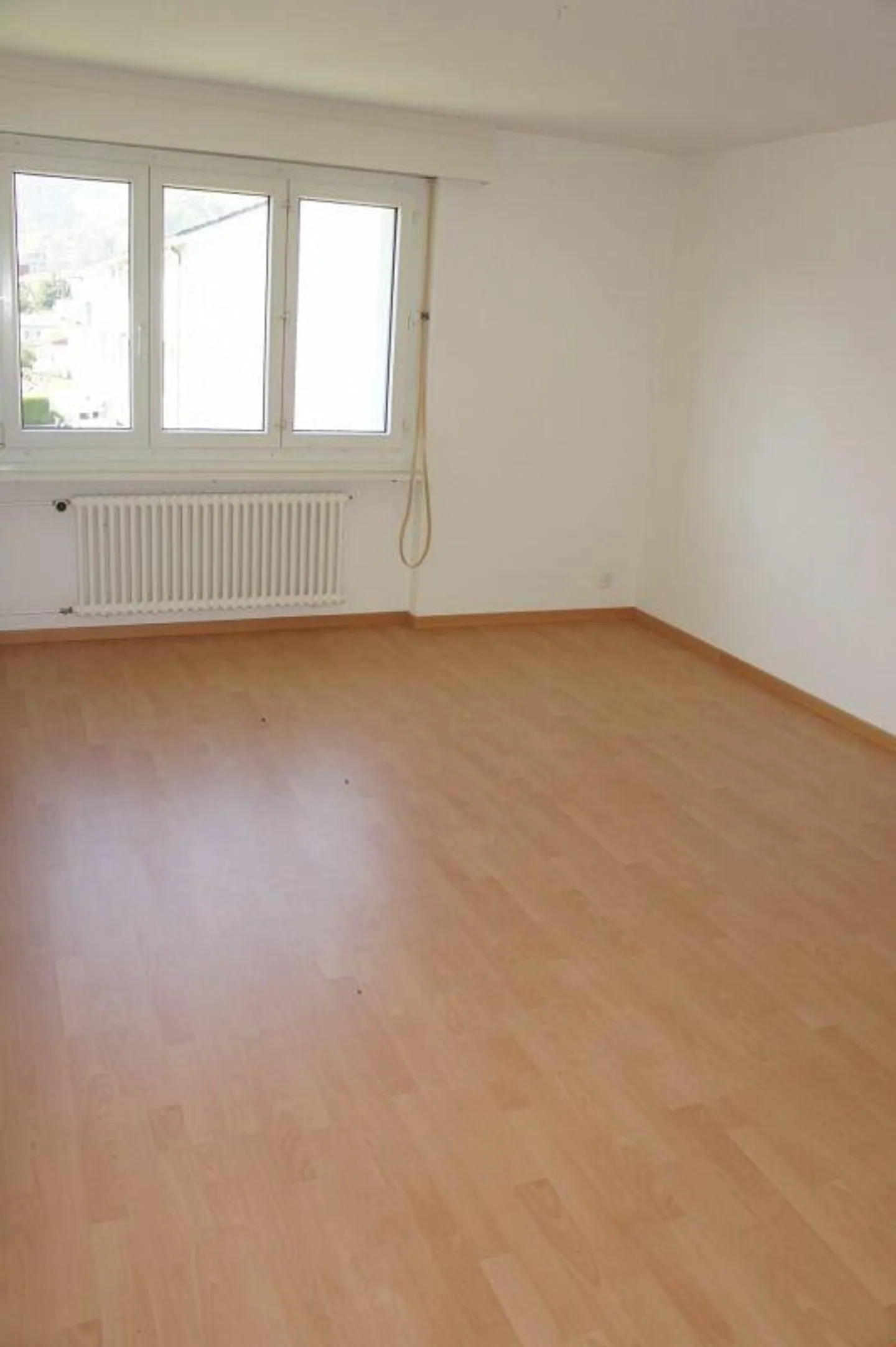 Geräumige Wohnung mit Bergsicht - Foto 3 von 9