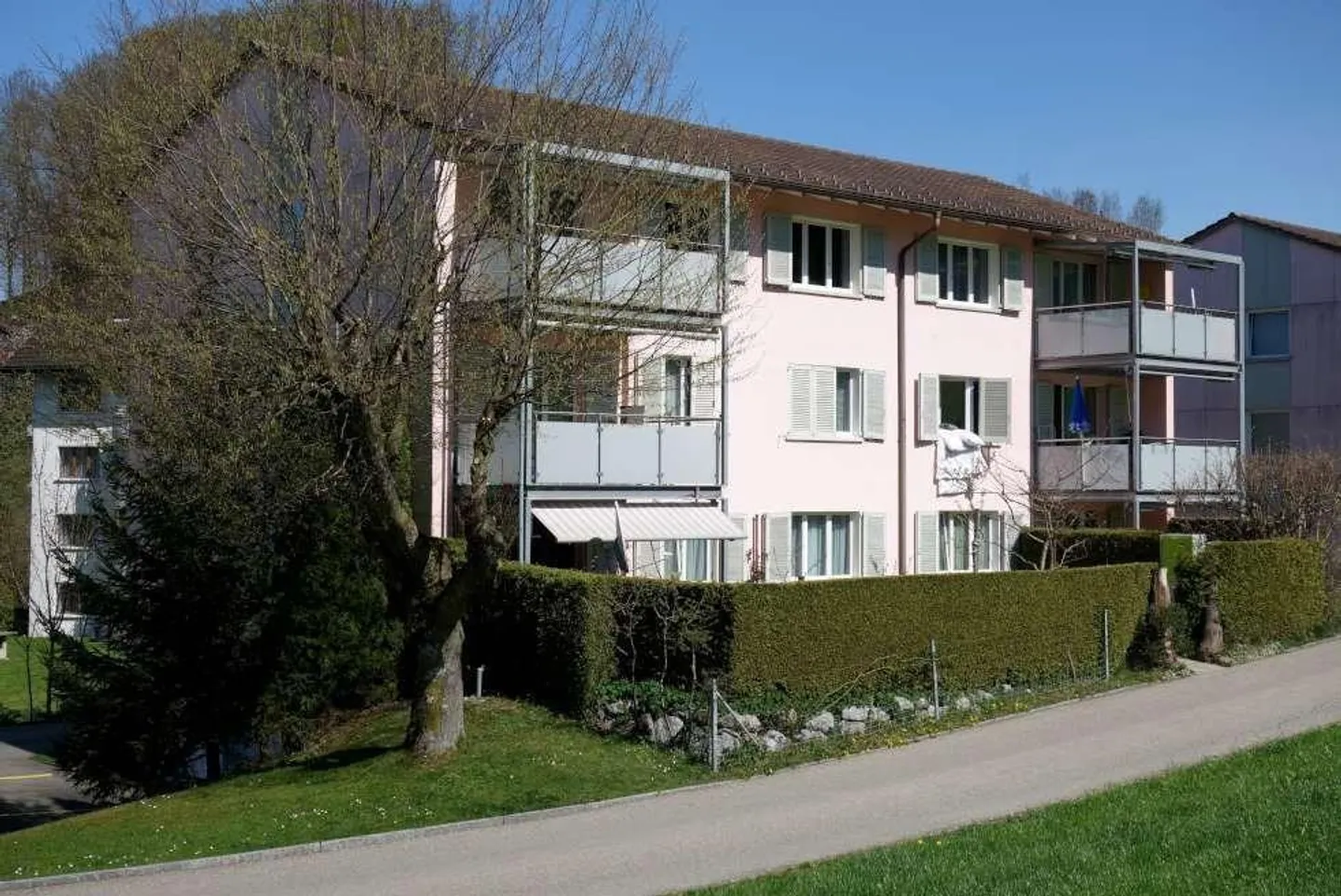 Appartamento singolo affascinante con area giardino - Foto 1 di 9