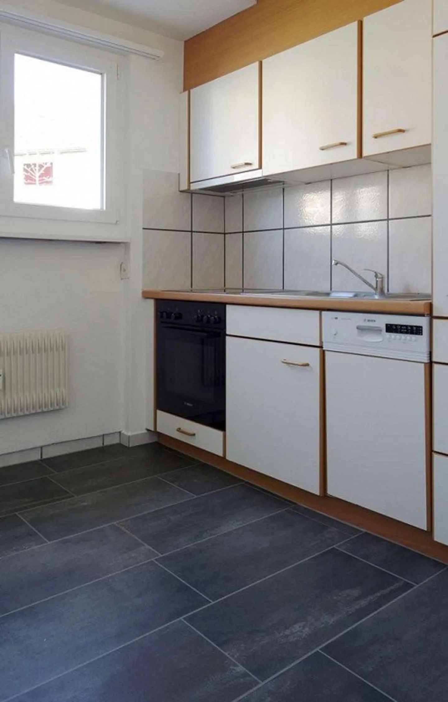 Appartamento singolo affascinante con area giardino - Foto 3 di 9