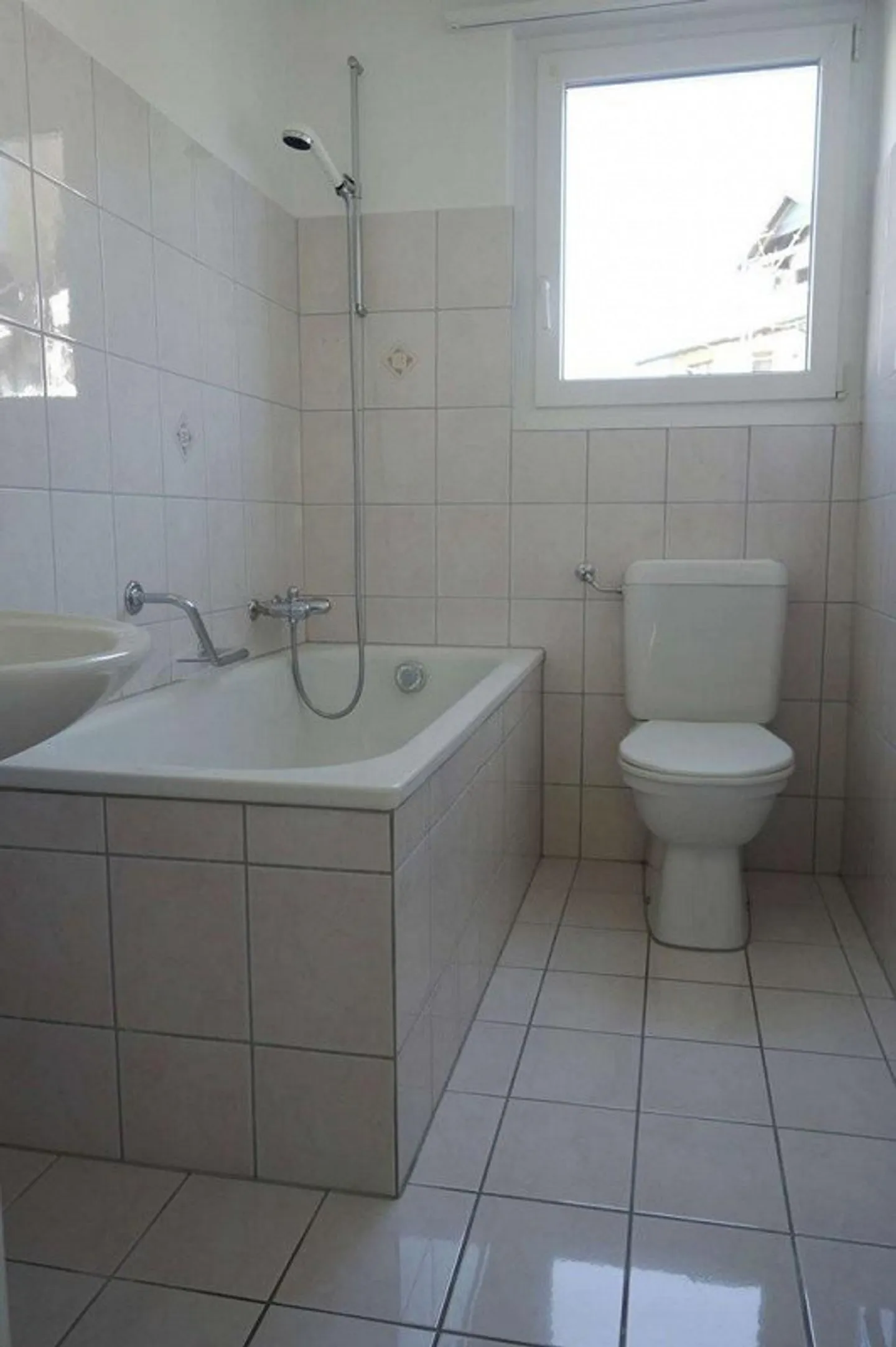 Appartamento singolo affascinante con area giardino - Foto 4 di 9