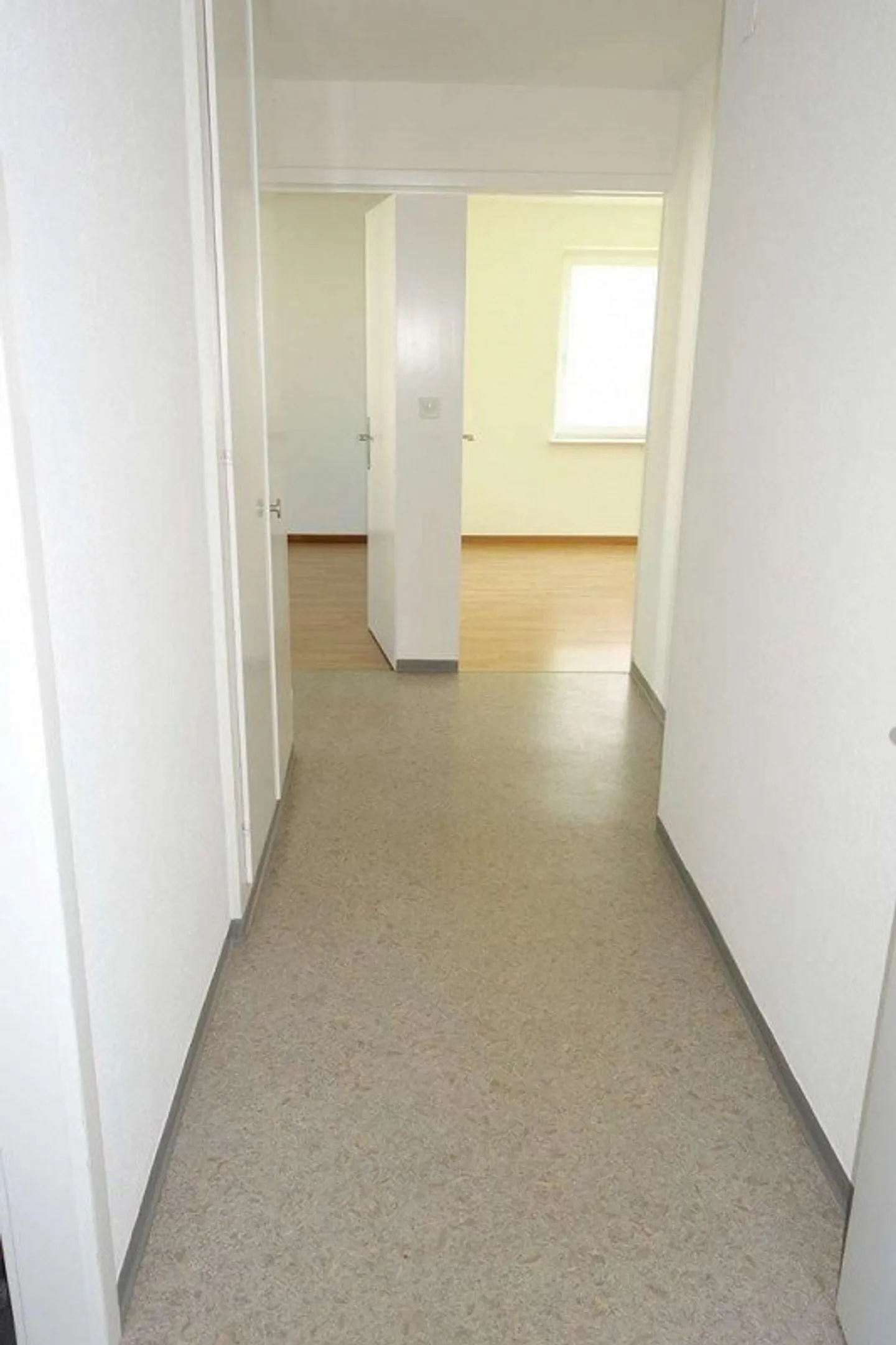 Appartamento singolo affascinante con area giardino - Foto 7 di 9