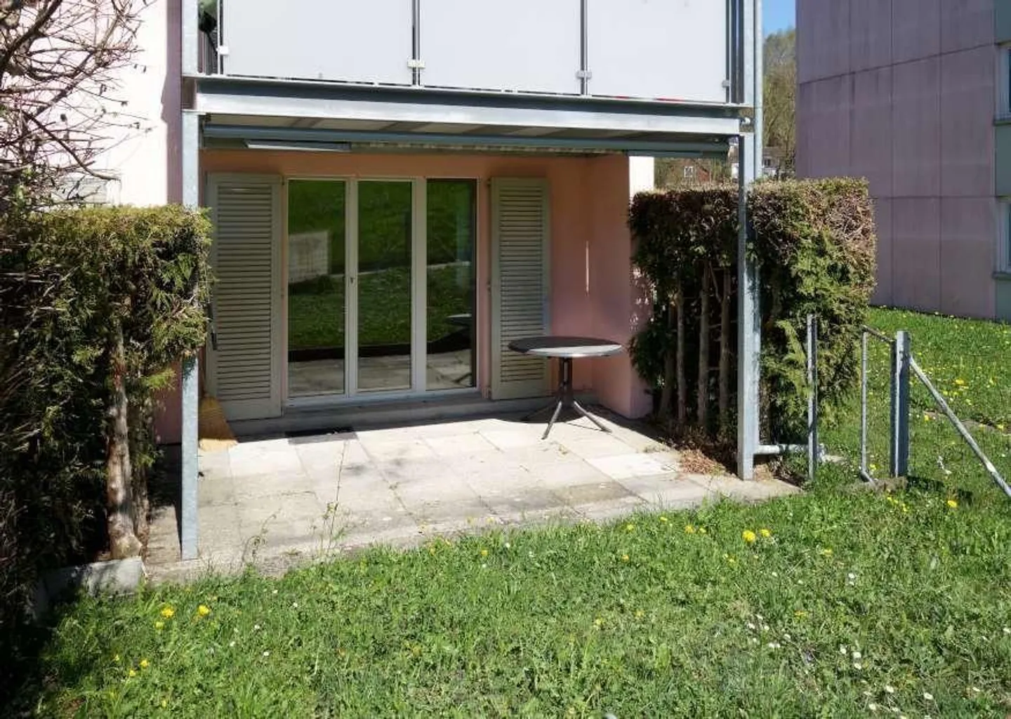 Appartamento singolo affascinante con area giardino - Foto 8 di 9