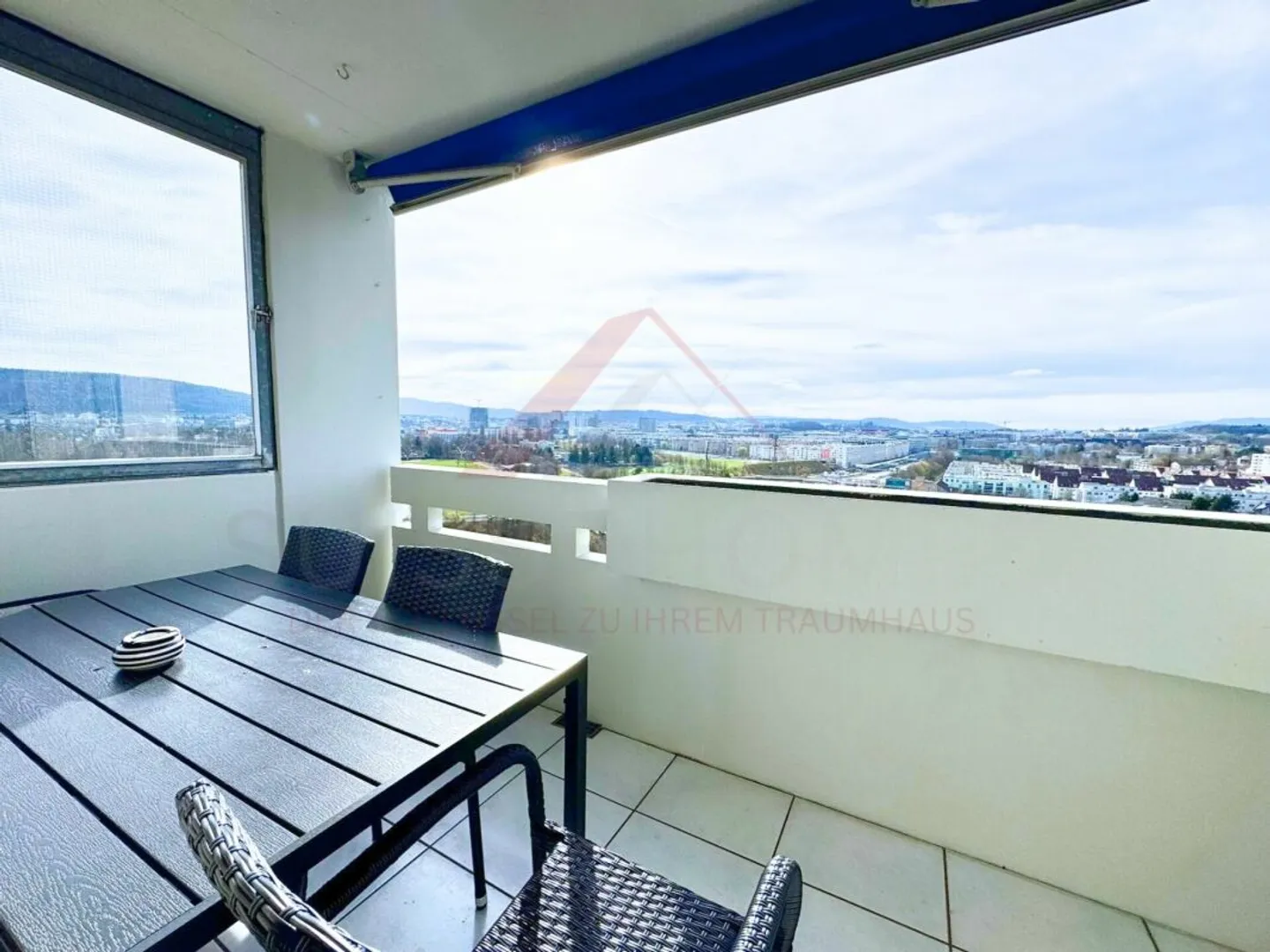 Stylish Apartment with Spectacular Views - Photo 5 of 20