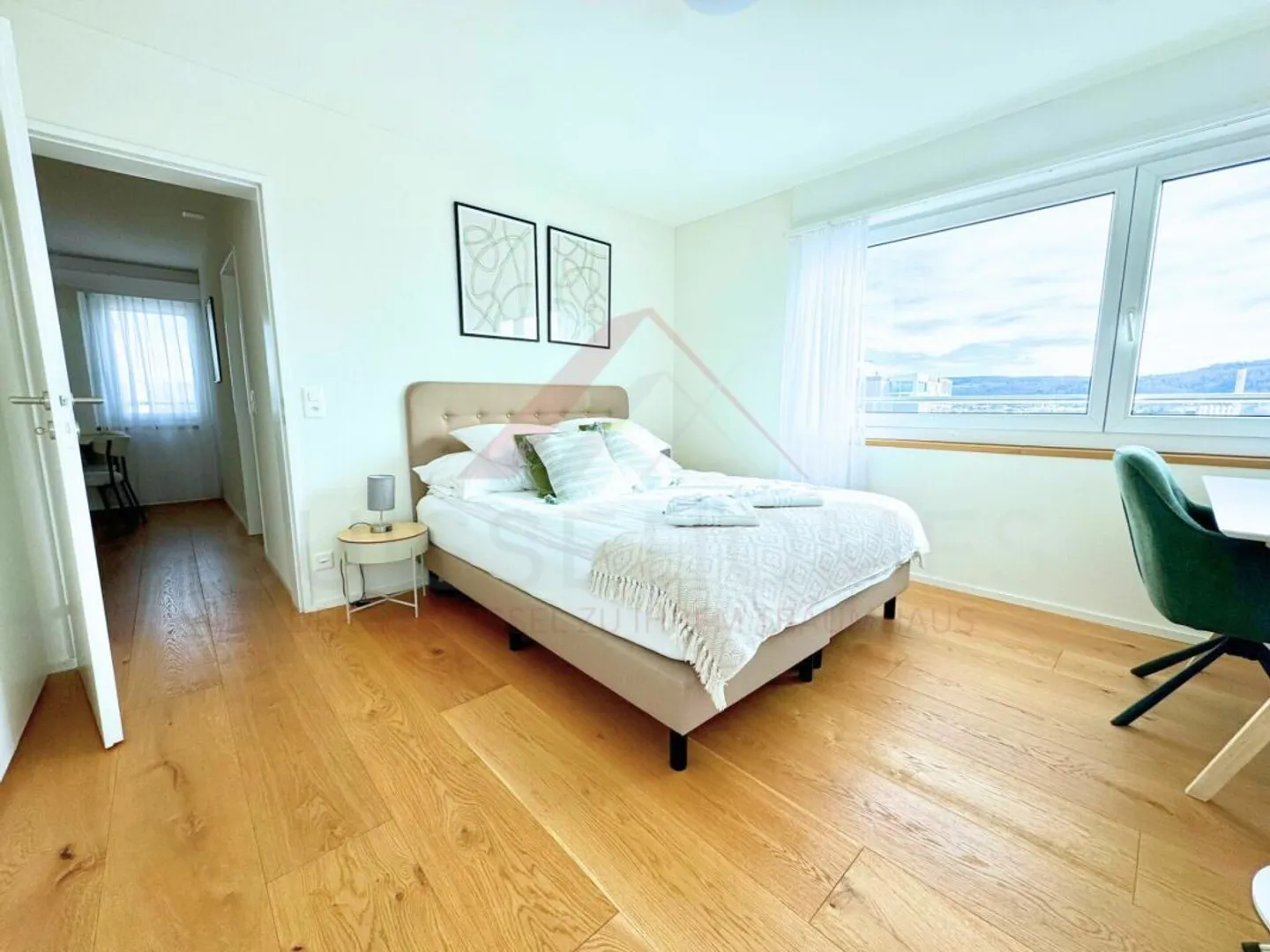 Stylish Apartment with Spectacular Views - Photo 11 of 20