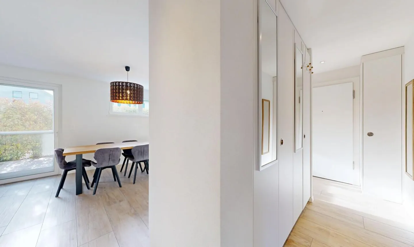 4,5 Zimmer, lichtdurchflutet mit Garten, im Herzen des Dorfes - Foto 3 von 11