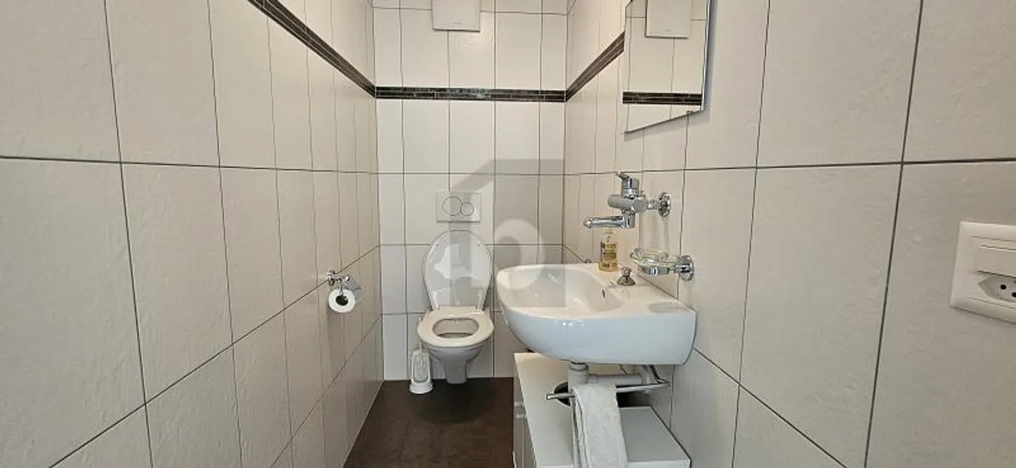 IDÉALEMENT SITUÉ AU CENTRE-VILLE - Photo 5 sur 6