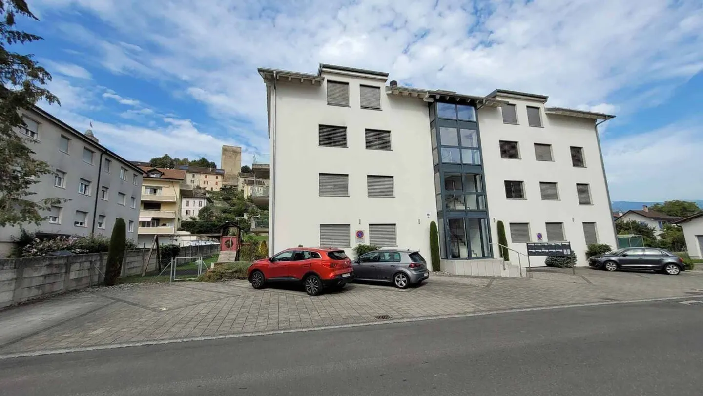 Wunderschöne Wohnung im 1. Stock mit großem Eckbalkon und schönem unverbautem Blick, nur wenige Schritte vom Stadtzentrum entfernt, vermietet verkauft - Foto 9 von 13