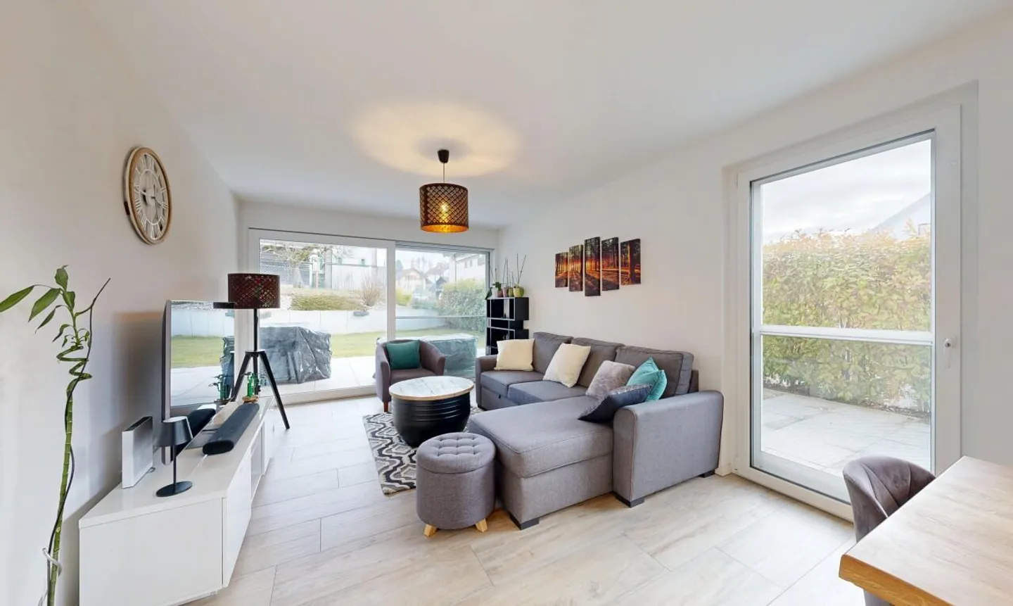 4,5 Zimmer, lichtdurchflutet mit Garten, im Herzen des Dorfes - Foto 4 von 11