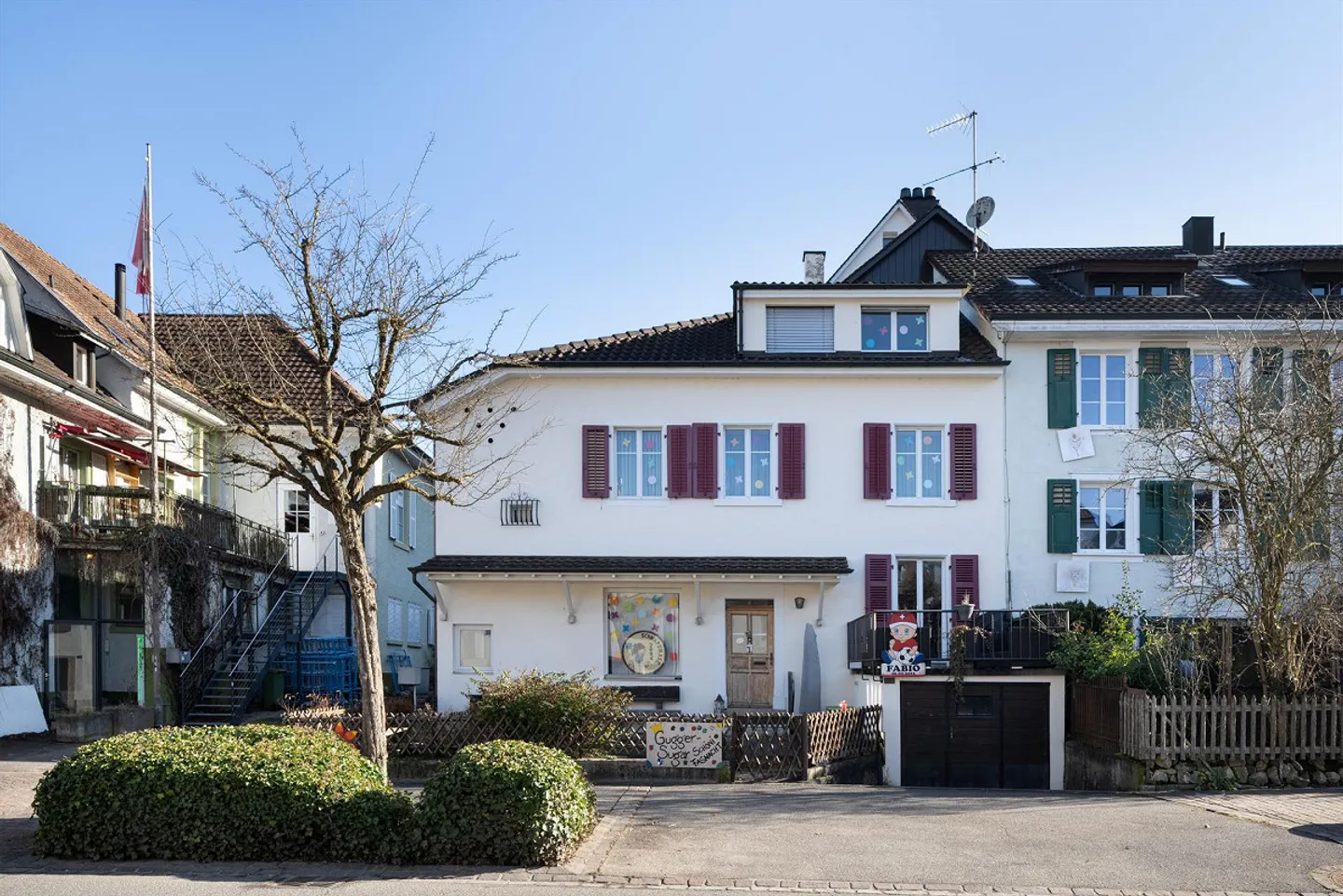 Eck-Einfamilienhaus mit Gewerberaum - Foto 1 von 12