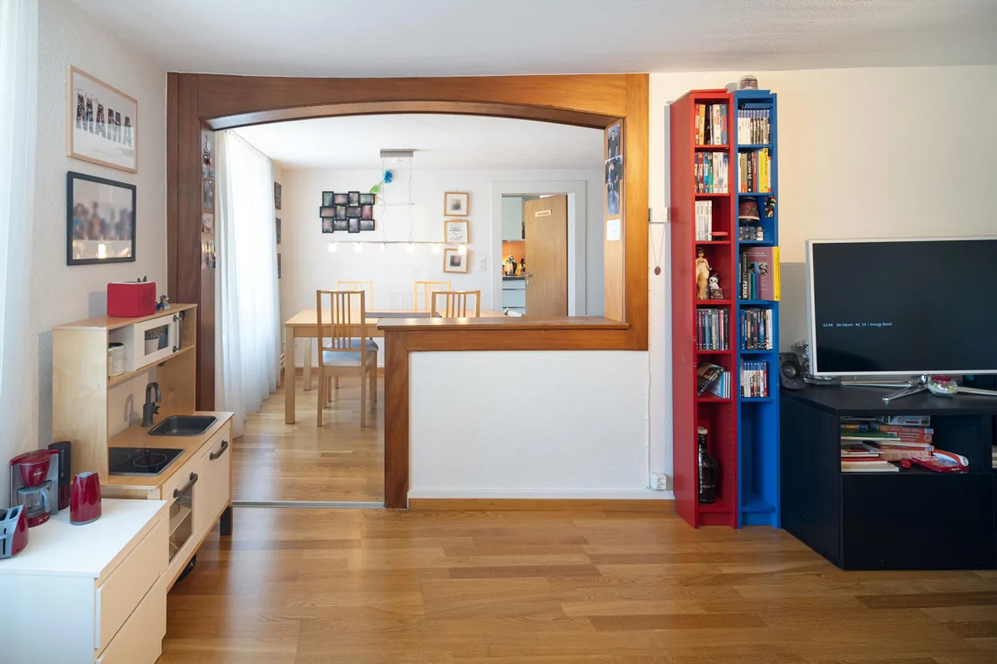 Eck-Einfamilienhaus mit Gewerberaum - Foto 2 von 12