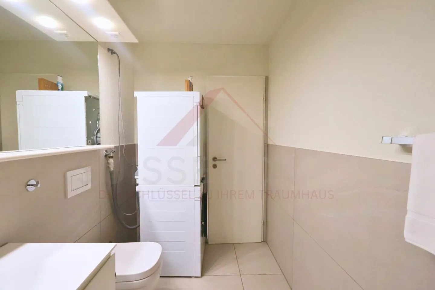 Stylish Apartment with Spectacular Views - Photo 18 of 20