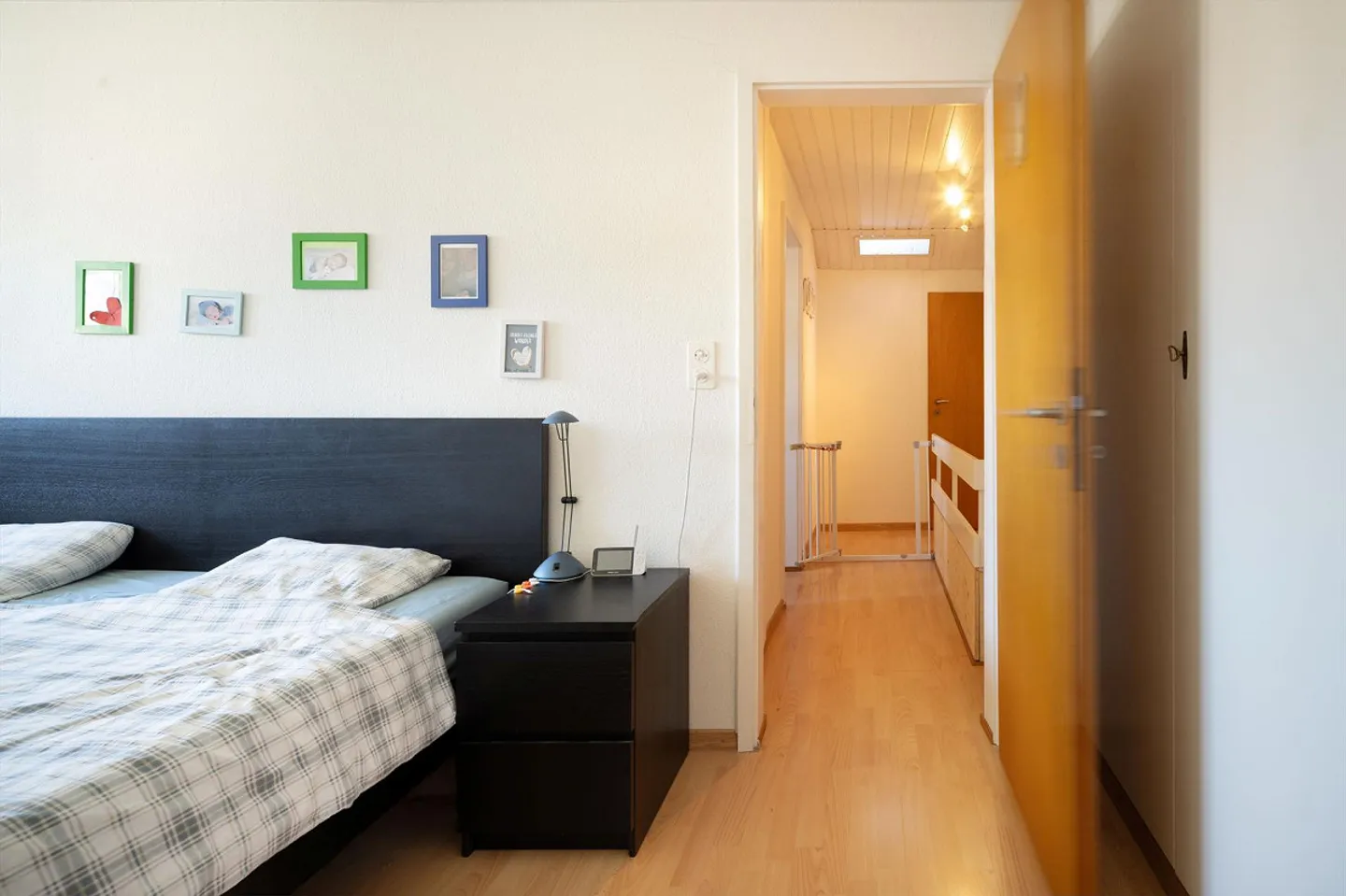 Eck-Einfamilienhaus mit Gewerberaum - Foto 6 von 12