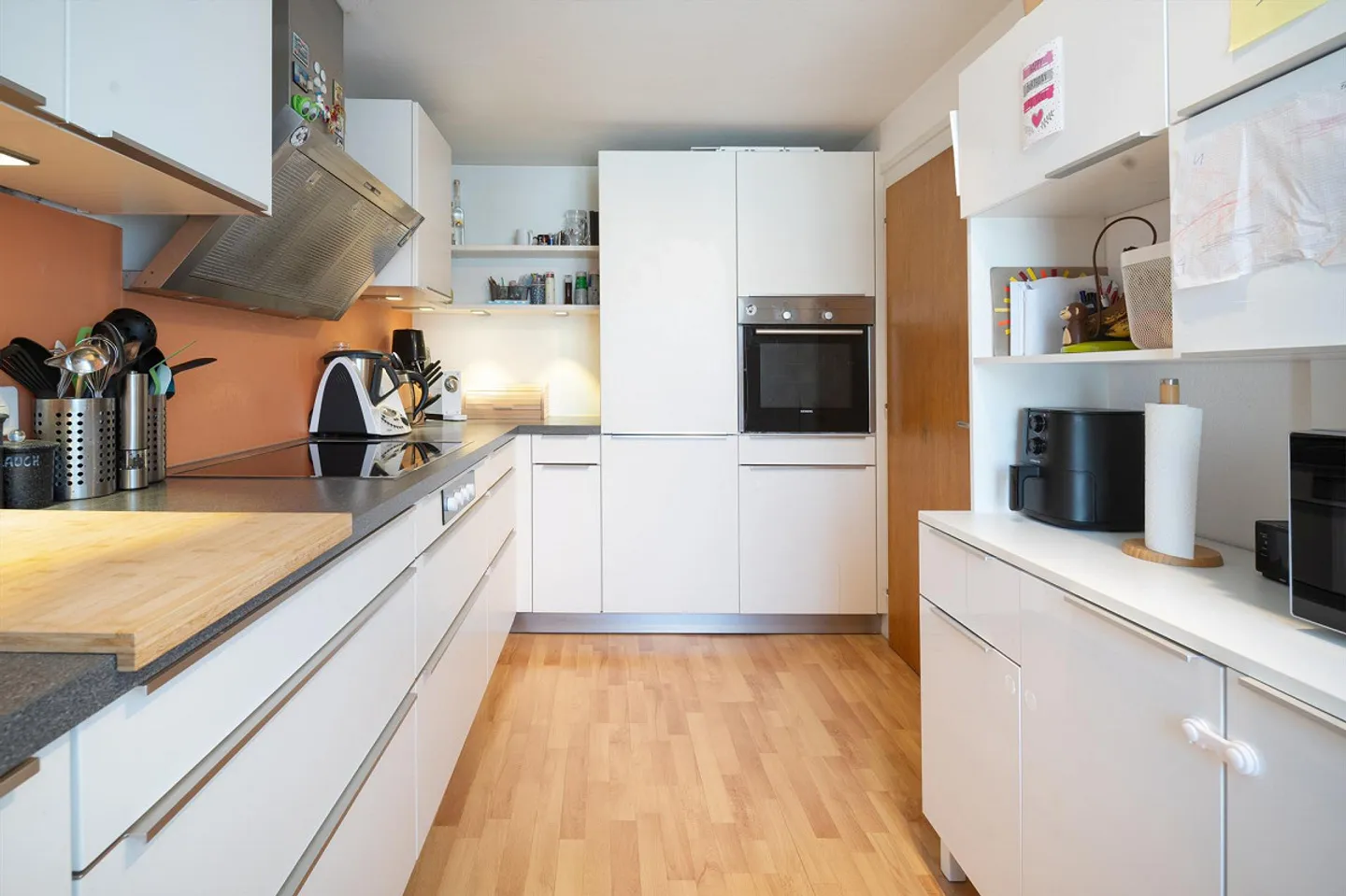 Eck-Einfamilienhaus mit Gewerberaum - Foto 3 von 12
