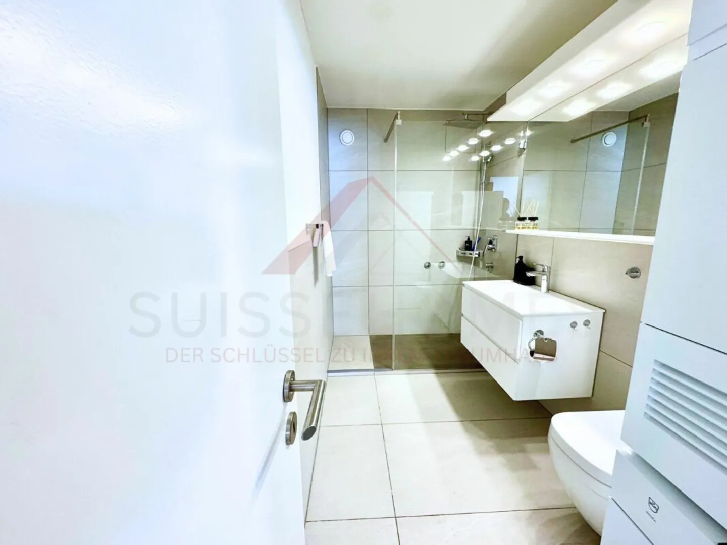 Stylish Apartment with Spectacular Views - Photo 17 of 20