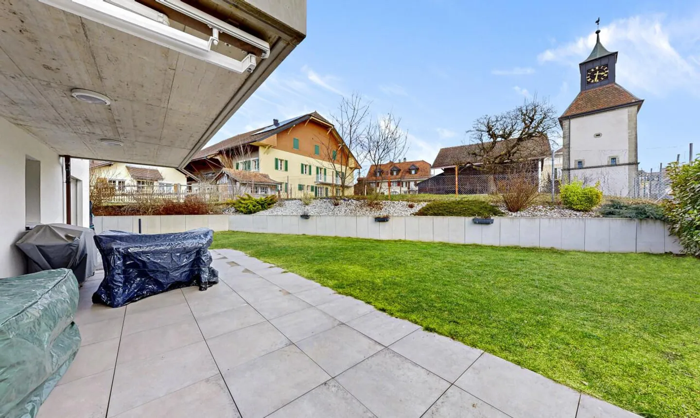 4,5 Zimmer, lichtdurchflutet mit Garten, im Herzen des Dorfes - Foto 10 von 11