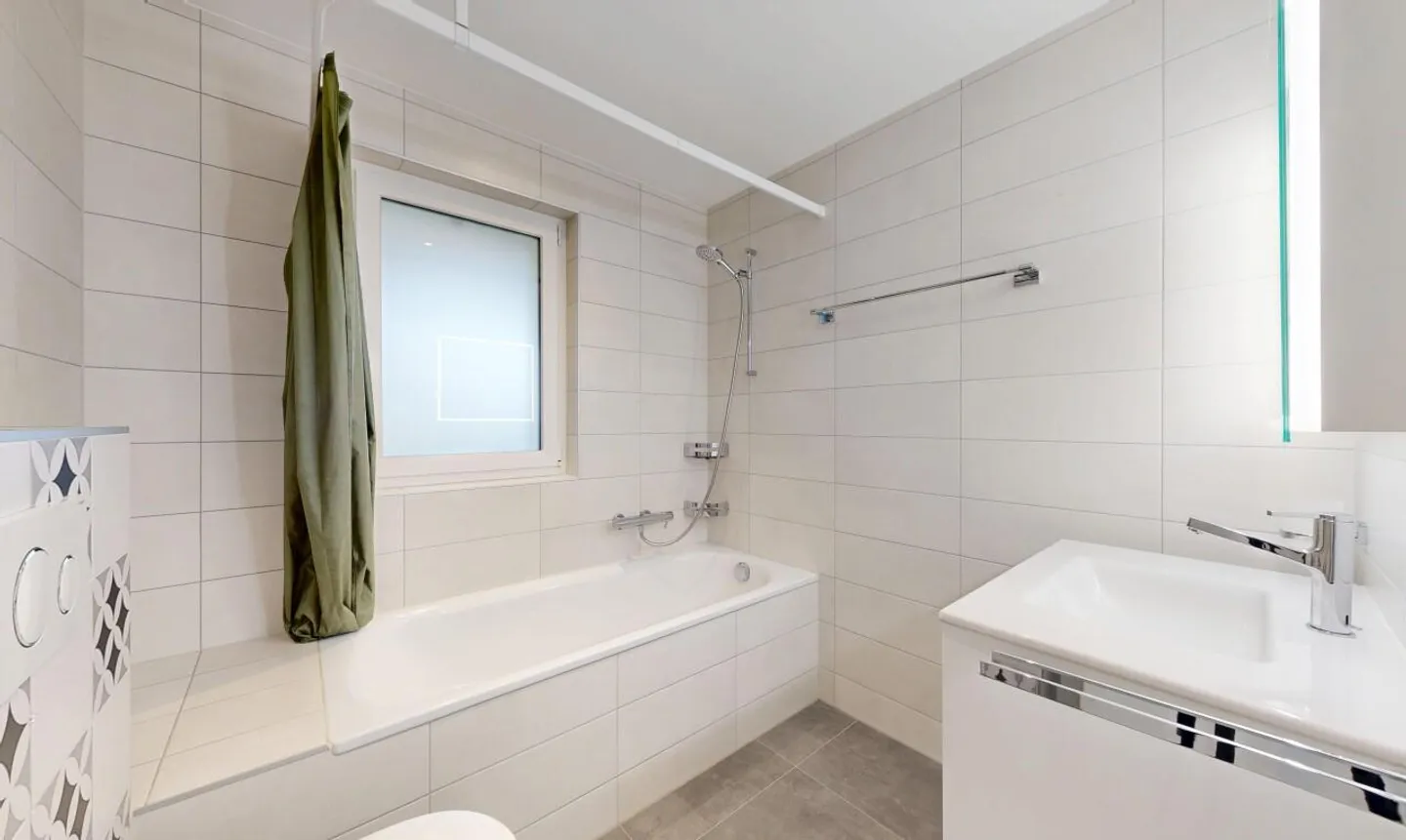 4,5 Zimmer, lichtdurchflutet mit Garten, im Herzen des Dorfes - Foto 9 von 11