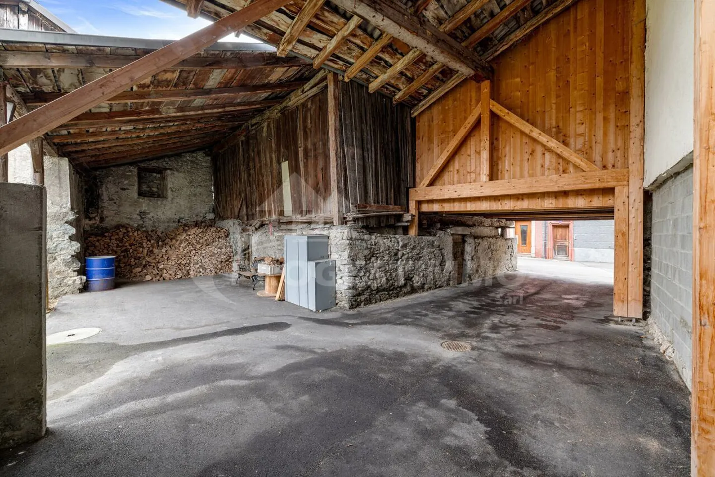 Grange avec un fort potentiel de construction pour conversion - Photo 6 sur 6