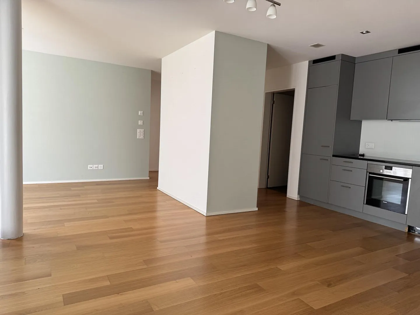 Vivre au centre avec jardin – appartement moderne de 2,5 pièces - Photo 3 sur 8