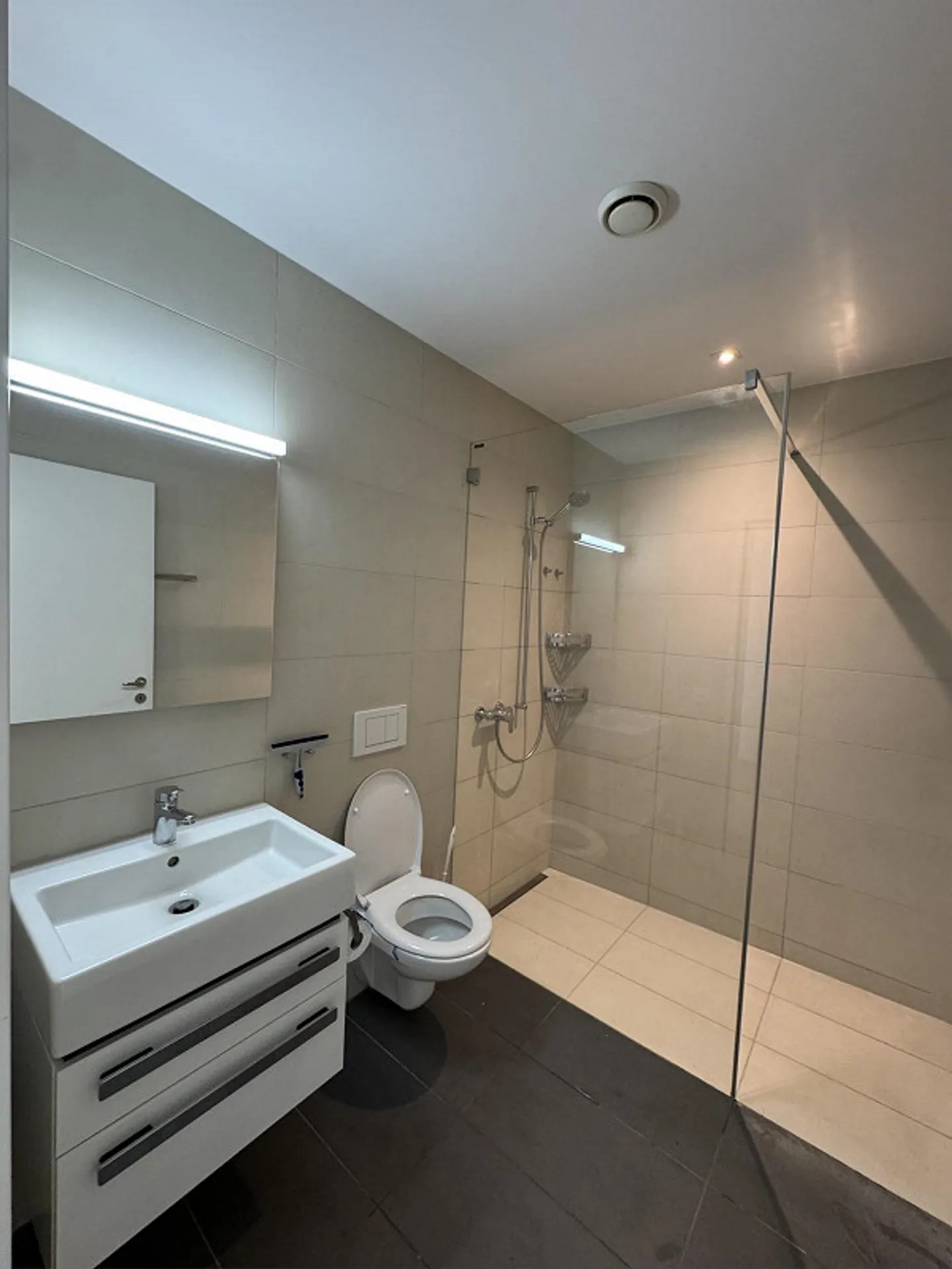 Vivre au centre avec jardin – appartement moderne de 2,5 pièces - Photo 4 sur 8