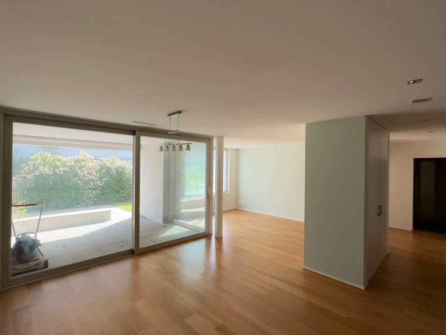 Vivre au centre avec jardin – appartement moderne de 2,5 pièces - Photo 2 sur 8