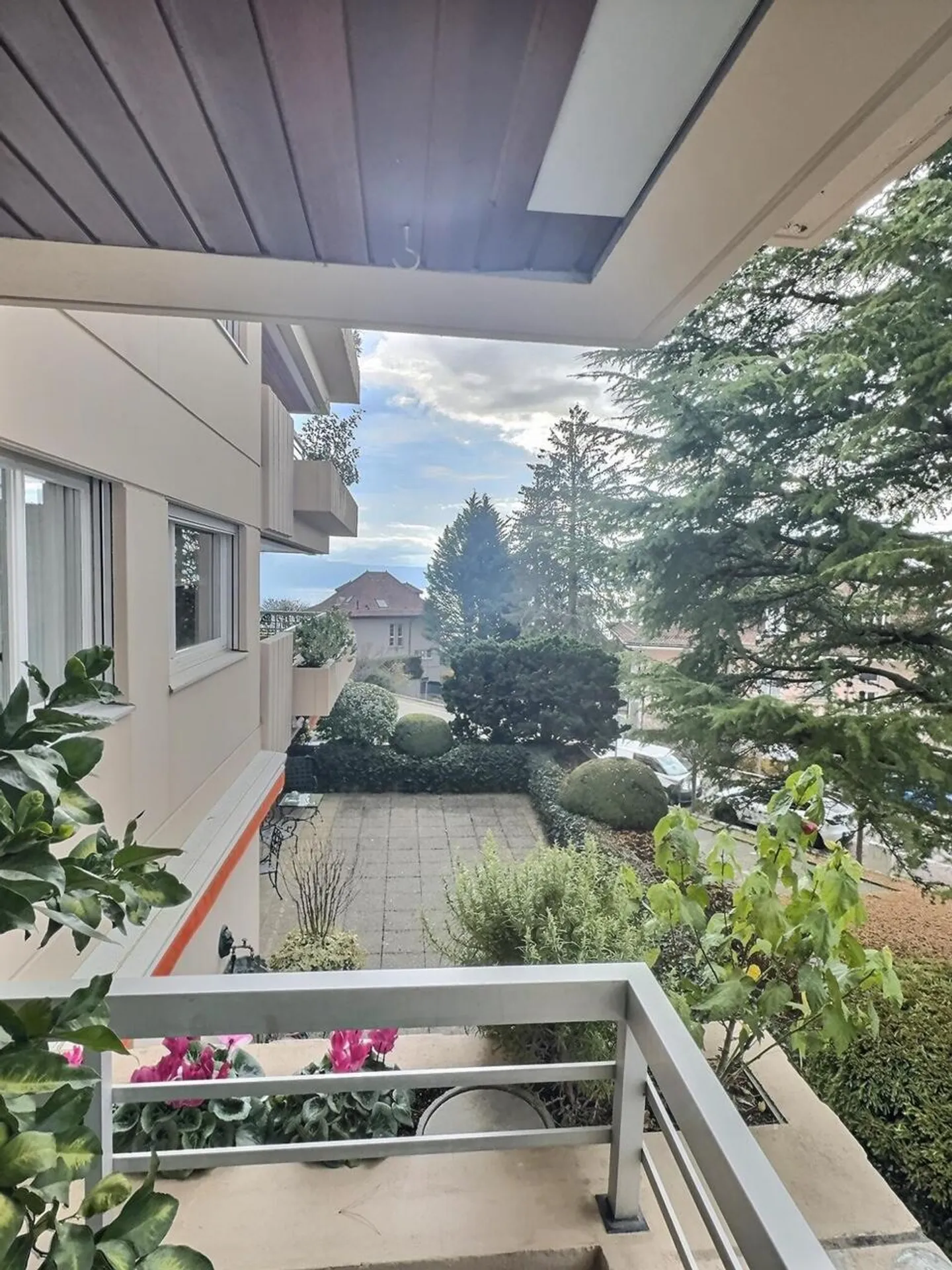 Magnificent apartment with lake view in occupied life annuity without rent - Photo 2 of 15