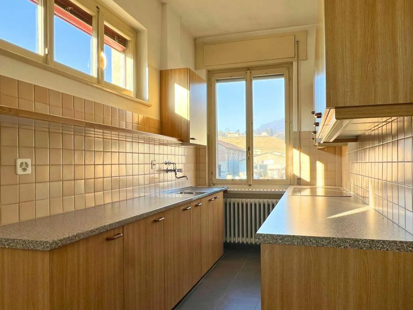 Geräumige Wohn- und Gewerbeimmobilie mit Garten - Foto 7 von 13