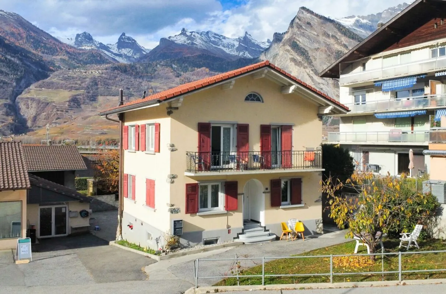 Multi-family house with commercial space and storage/office - Photo 2 of 7