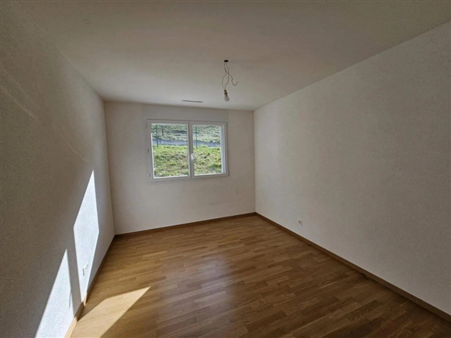 Appartement sous les combles spacieux et lumineux avec 4.5 pièces - Photo 6 sur 8