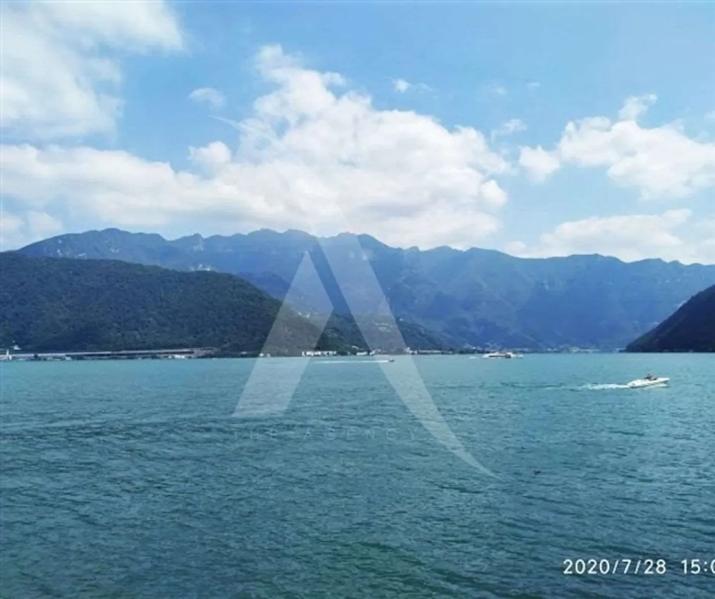 Apartment with terrace and enchanting lake view - Photo 1 of 20