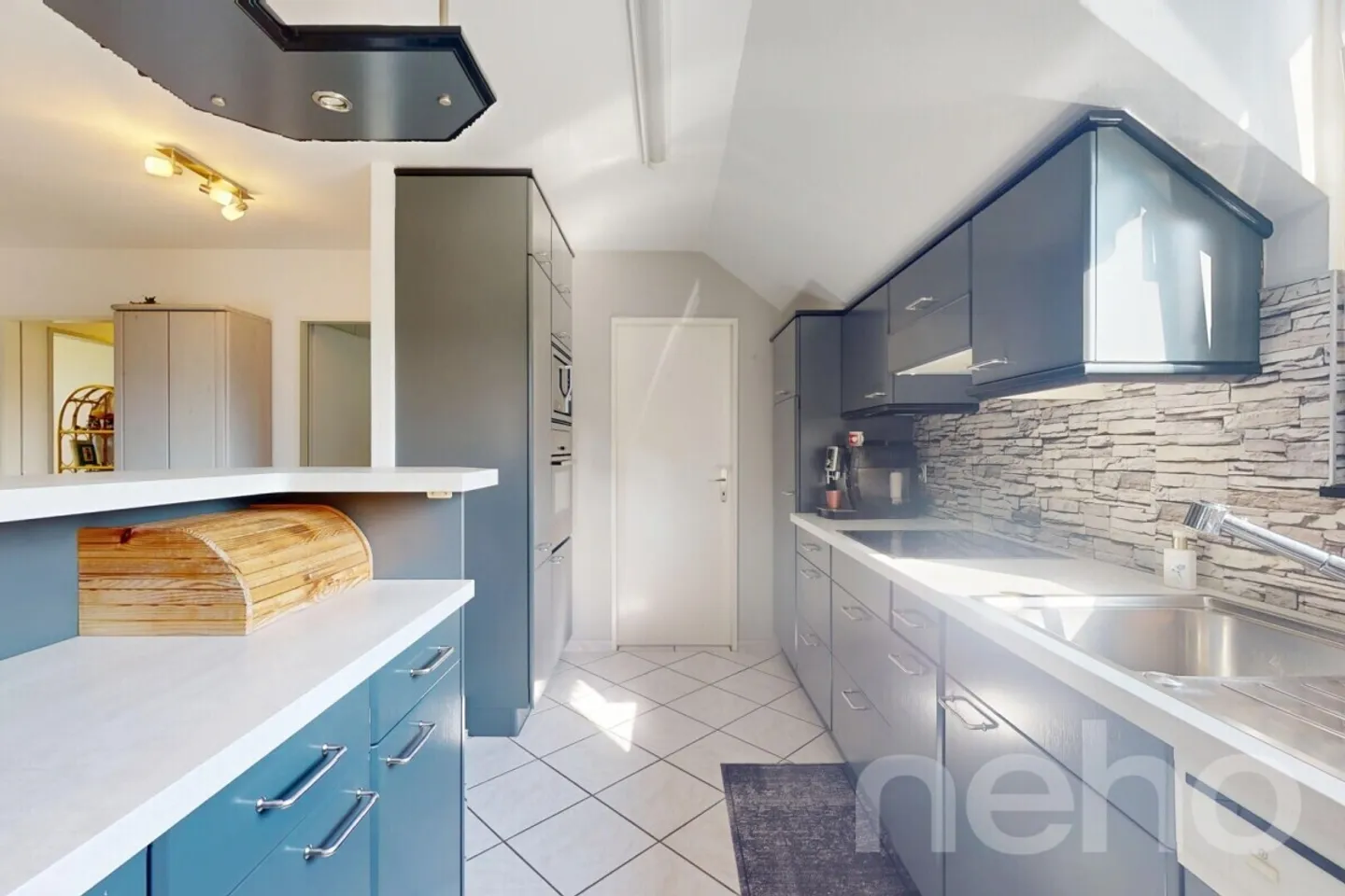 Quiet 4.5-room penthouse with balcony in Kaiseraugst - Photo 8 of 13