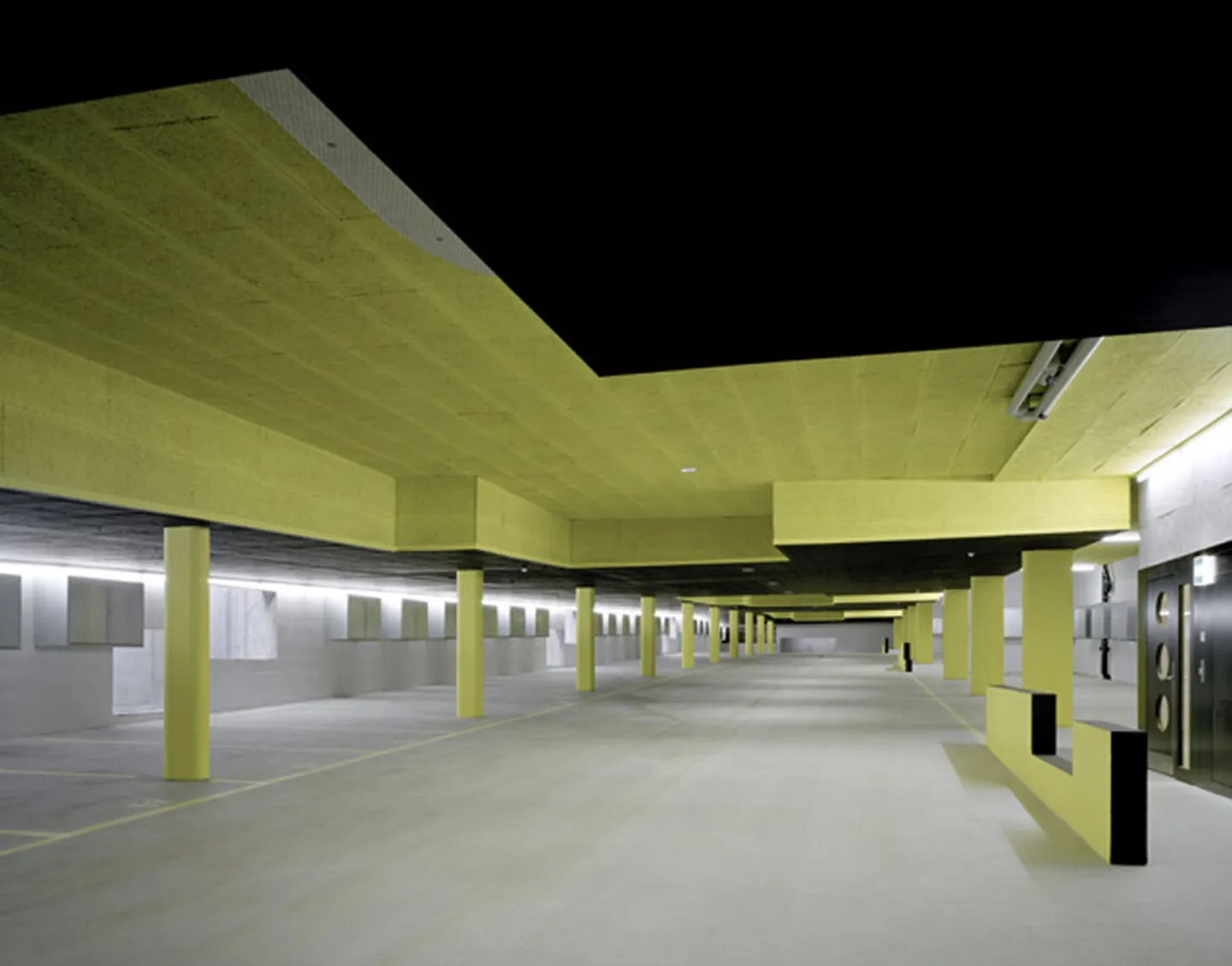 Place de parking pour voiture - Photo 1 sur 1